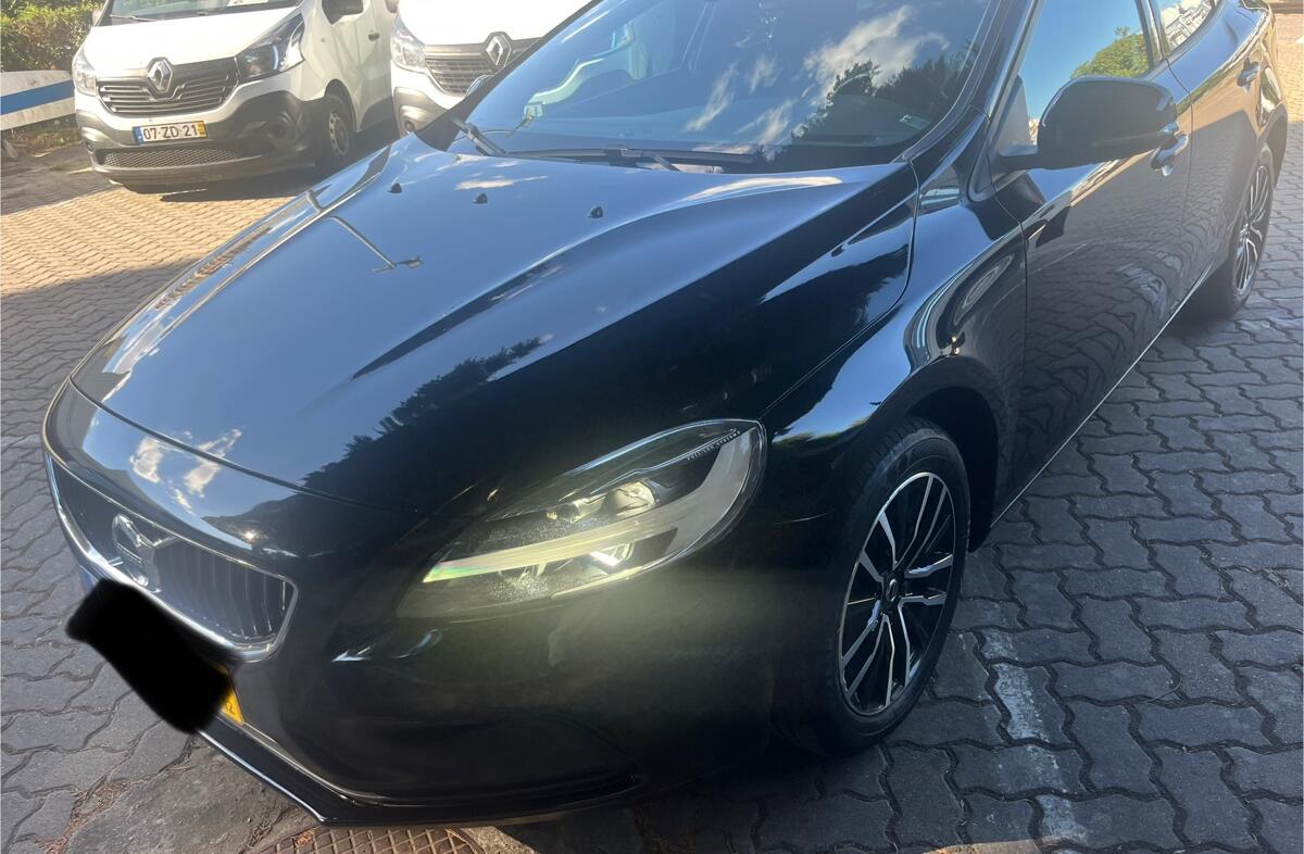 VOLVO V40 2.0 D3 R-Design