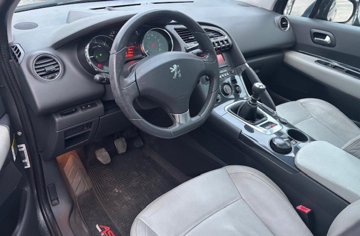 PEUGEOT 3008 1.6 HDi Sport