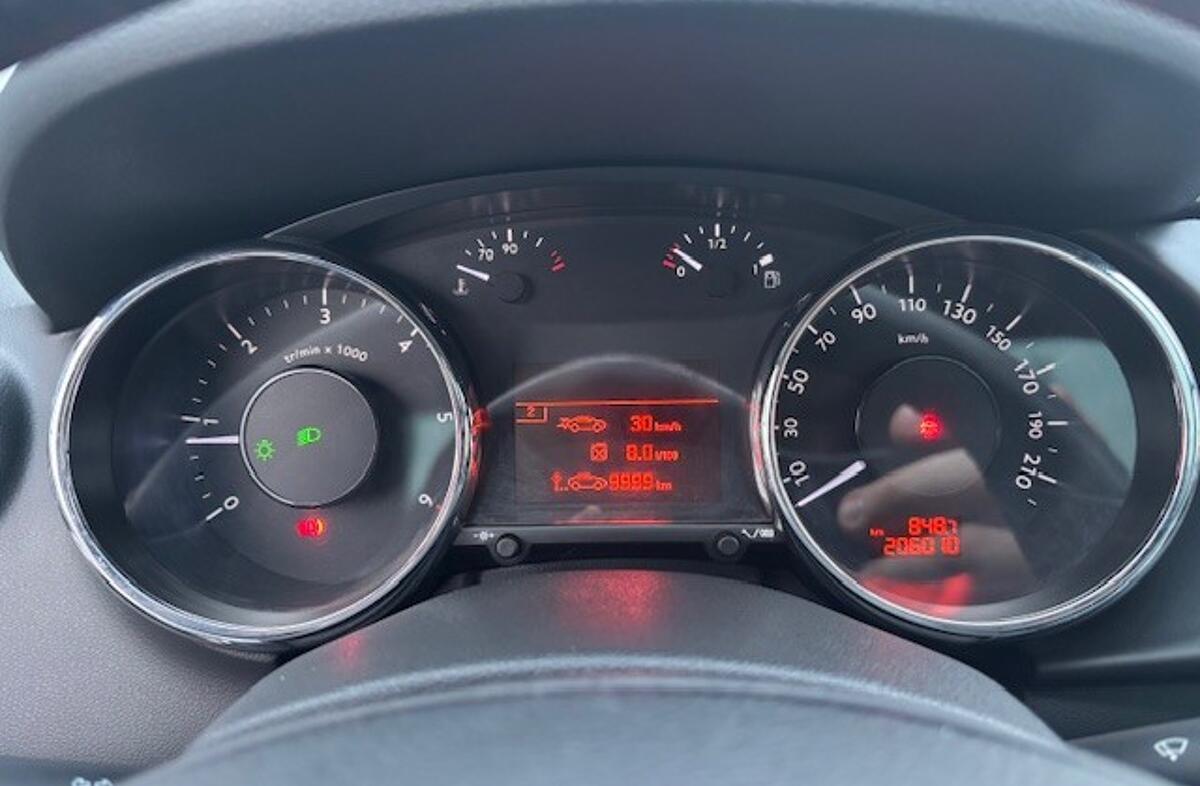 PEUGEOT 3008 1.6 HDi Sport