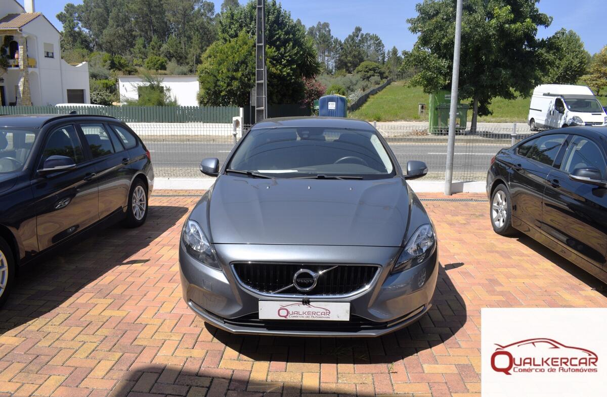 VOLVO V40 2.0 D2 Momentum