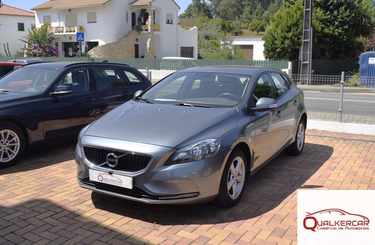 VOLVO V40 2.0 D2 Momentum