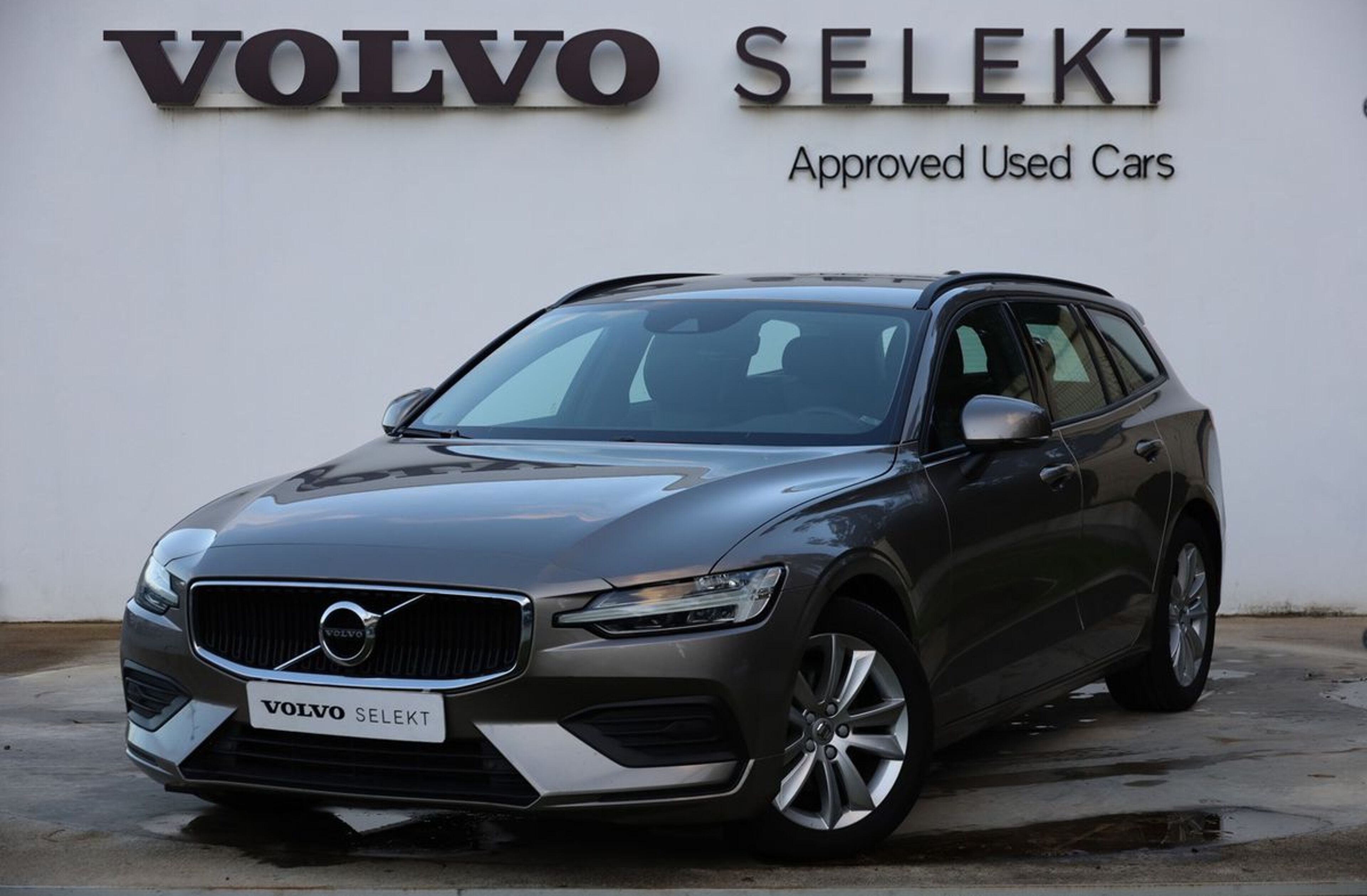 VOLVO V60 2.0 D4 Momentum Geartronic