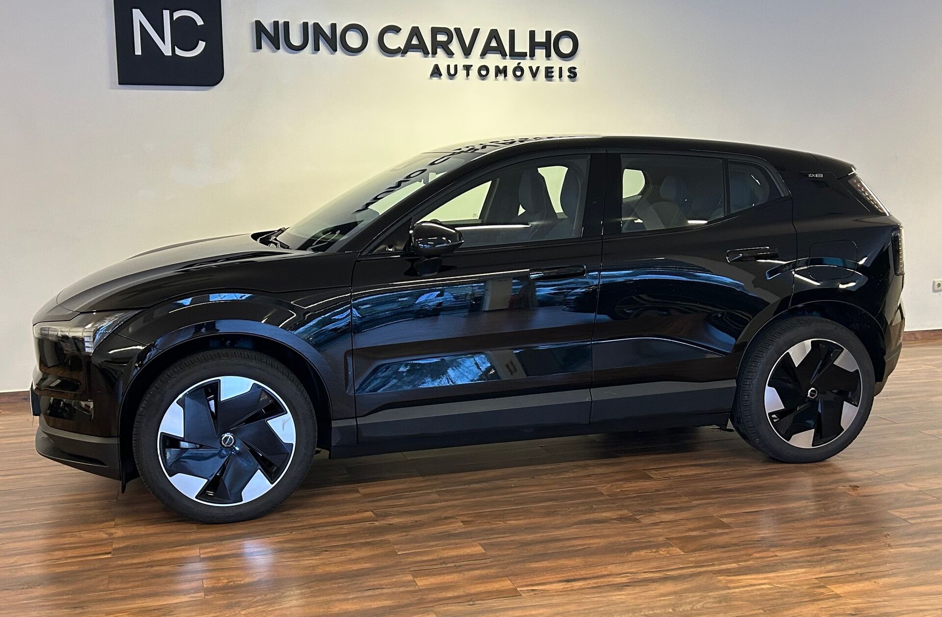 VOLVO EX30 69 kWh Single Motor Extended Range Plus