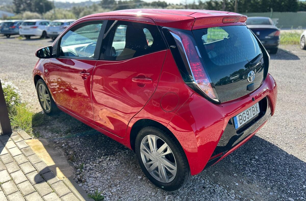 TOYOTA Aygo 1.0 X-Play Plus+X-Touch