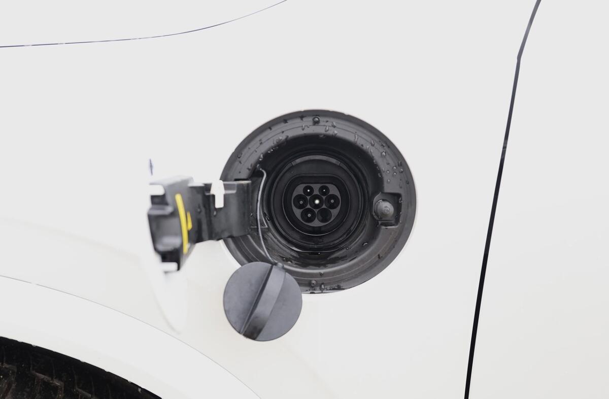 VOLVO XC90 2.0 T8 PHEV Ultra Dark AWD