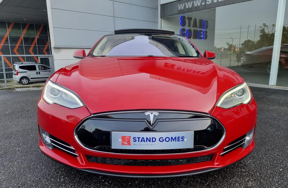 TESLA Model S 85