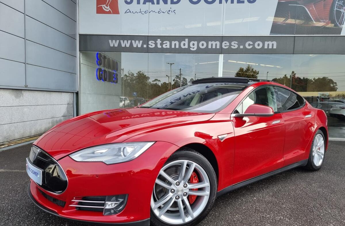 TESLA Model S 85