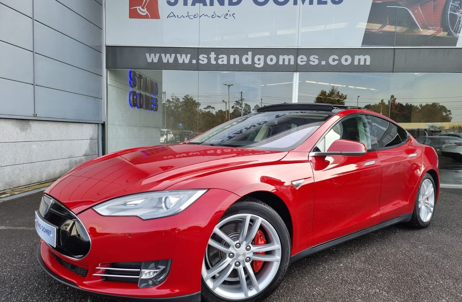 TESLA Model S 85
