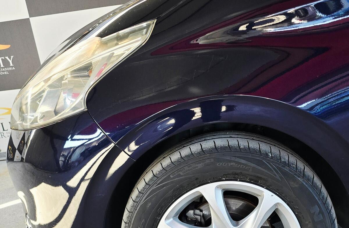 PEUGEOT 208 1.4 HDi Allure