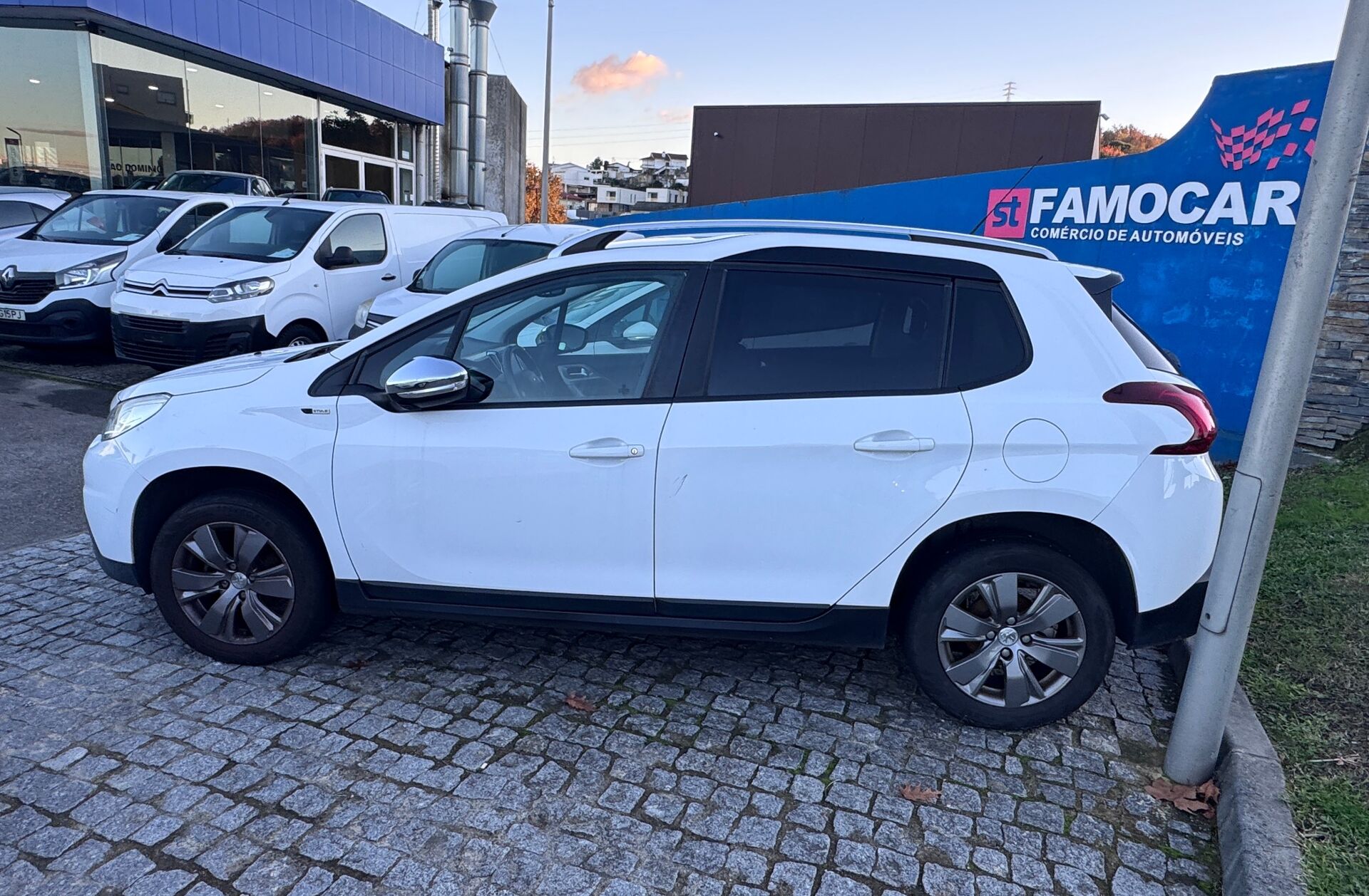 PEUGEOT 2008 1.2 PureTech Style