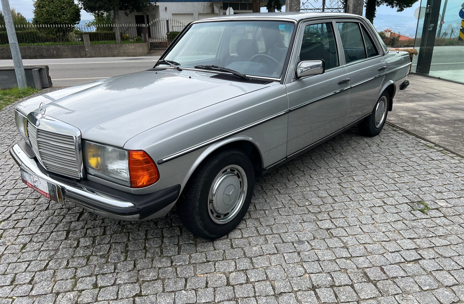 MERCEDES 200-500 E 230 E