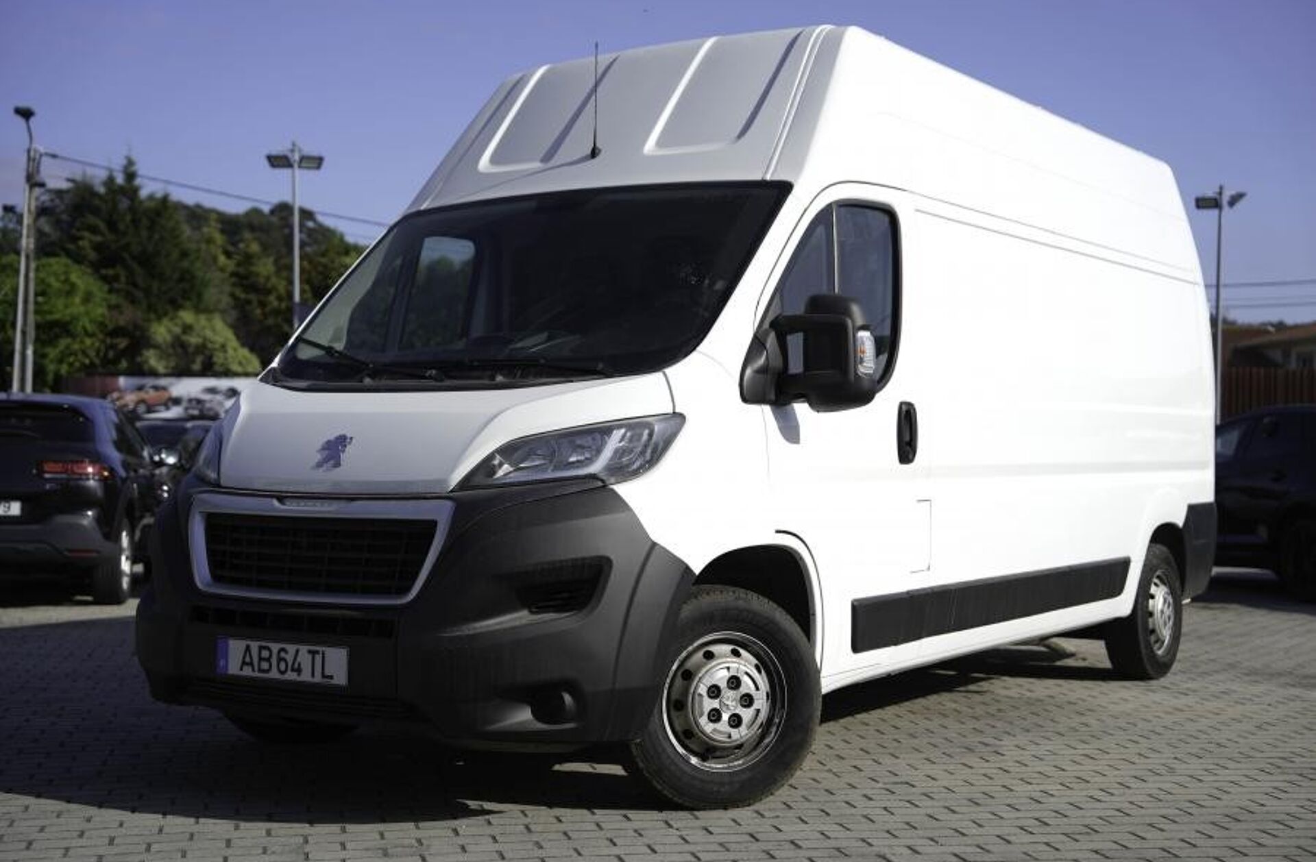 PEUGEOT Boxer 2.2 BlueHDi 335 L3H3 Premium