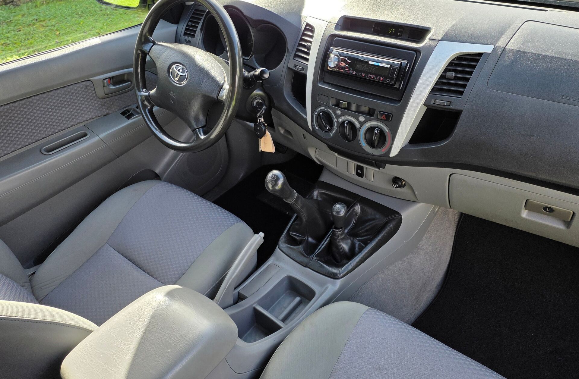 TOYOTA Hilux 2.5 D-4D 2WD CE CM