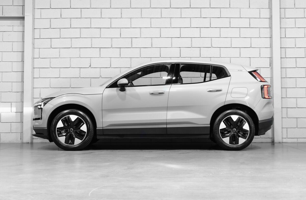 VOLVO EX30 69 kWh Single Motor Extended Range Core