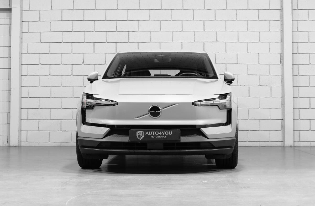 VOLVO EX30 69 kWh Single Motor Extended Range Core