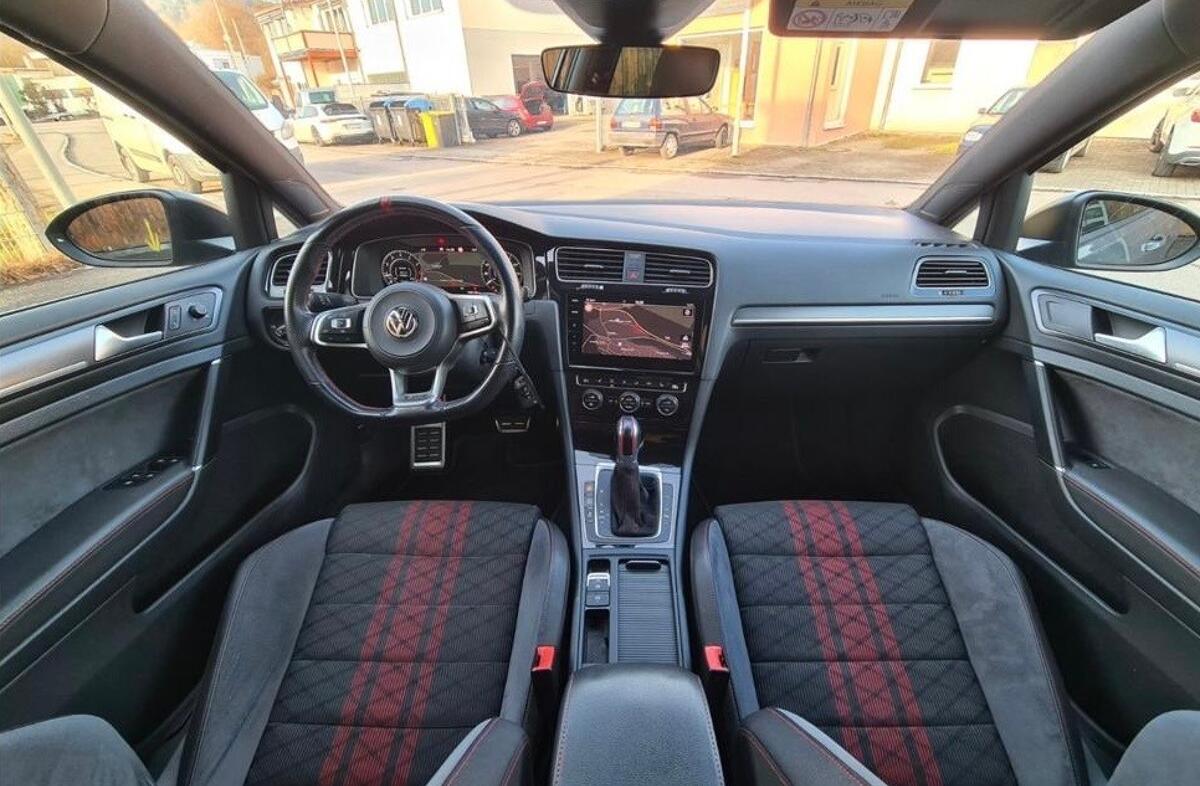 VOLKSWAGEN Golf 2.0 TSI TCR DSG