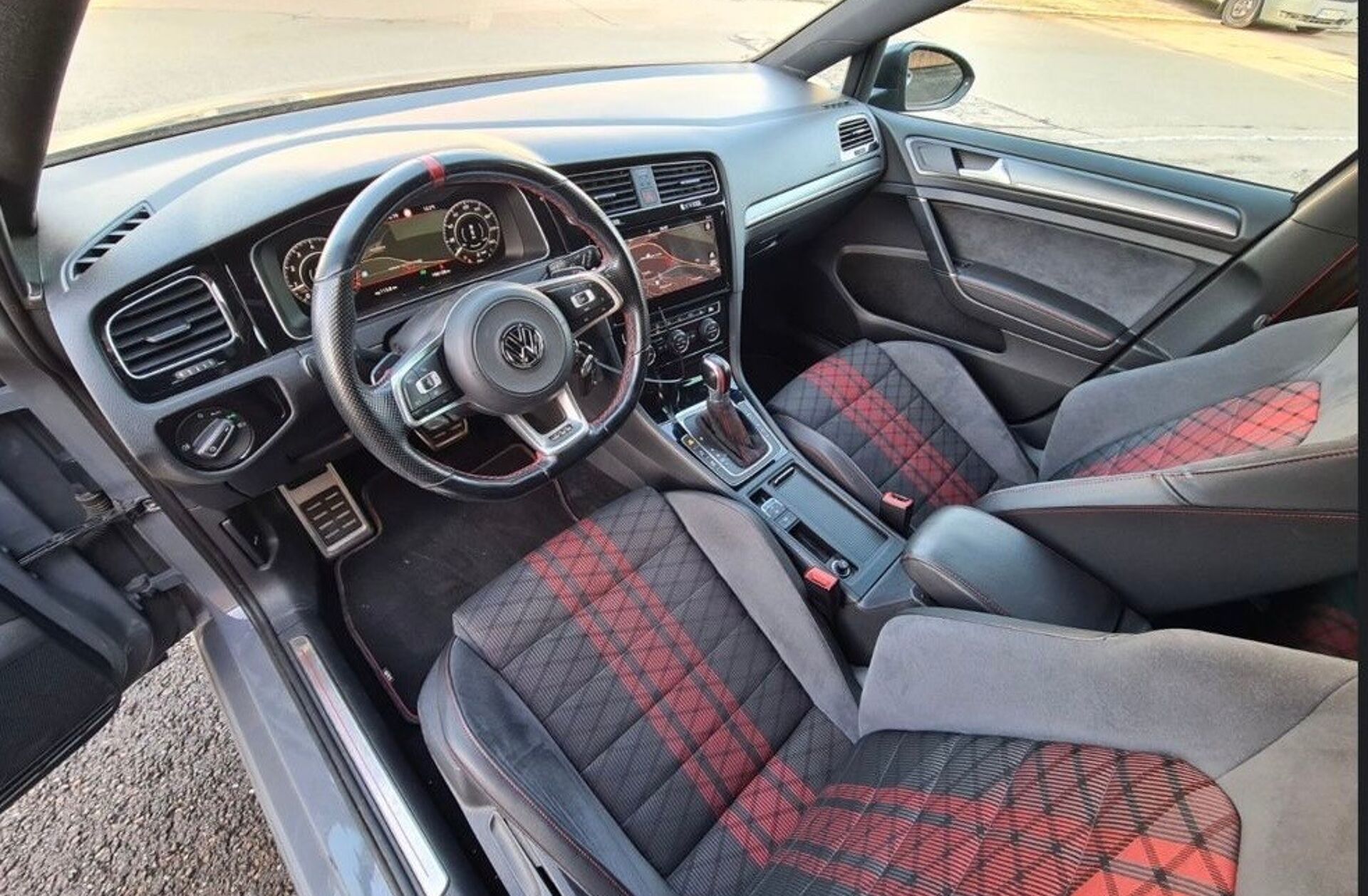 VOLKSWAGEN Golf 2.0 TSI TCR DSG