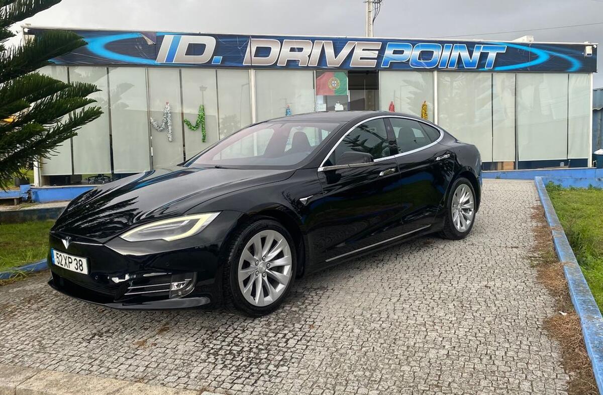 TESLA Model S 75D