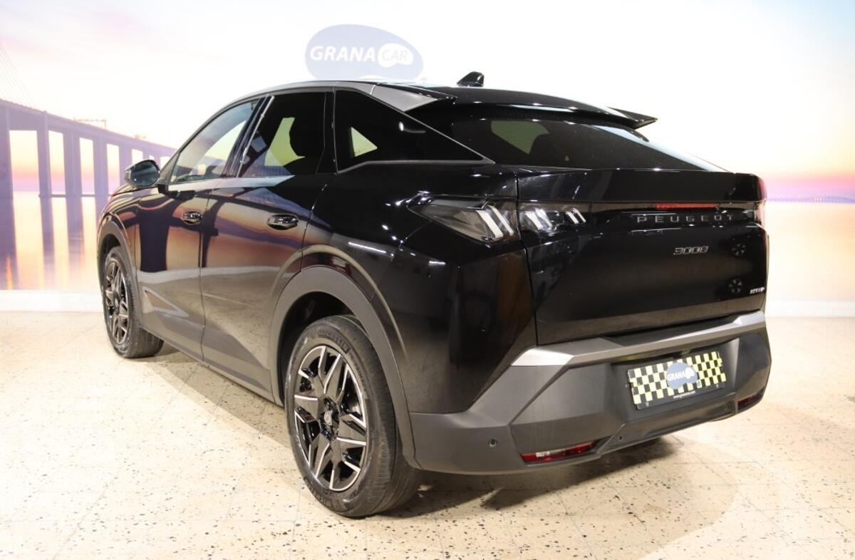 PEUGEOT 3008 1.2 Hybrid Allure e-DCS6