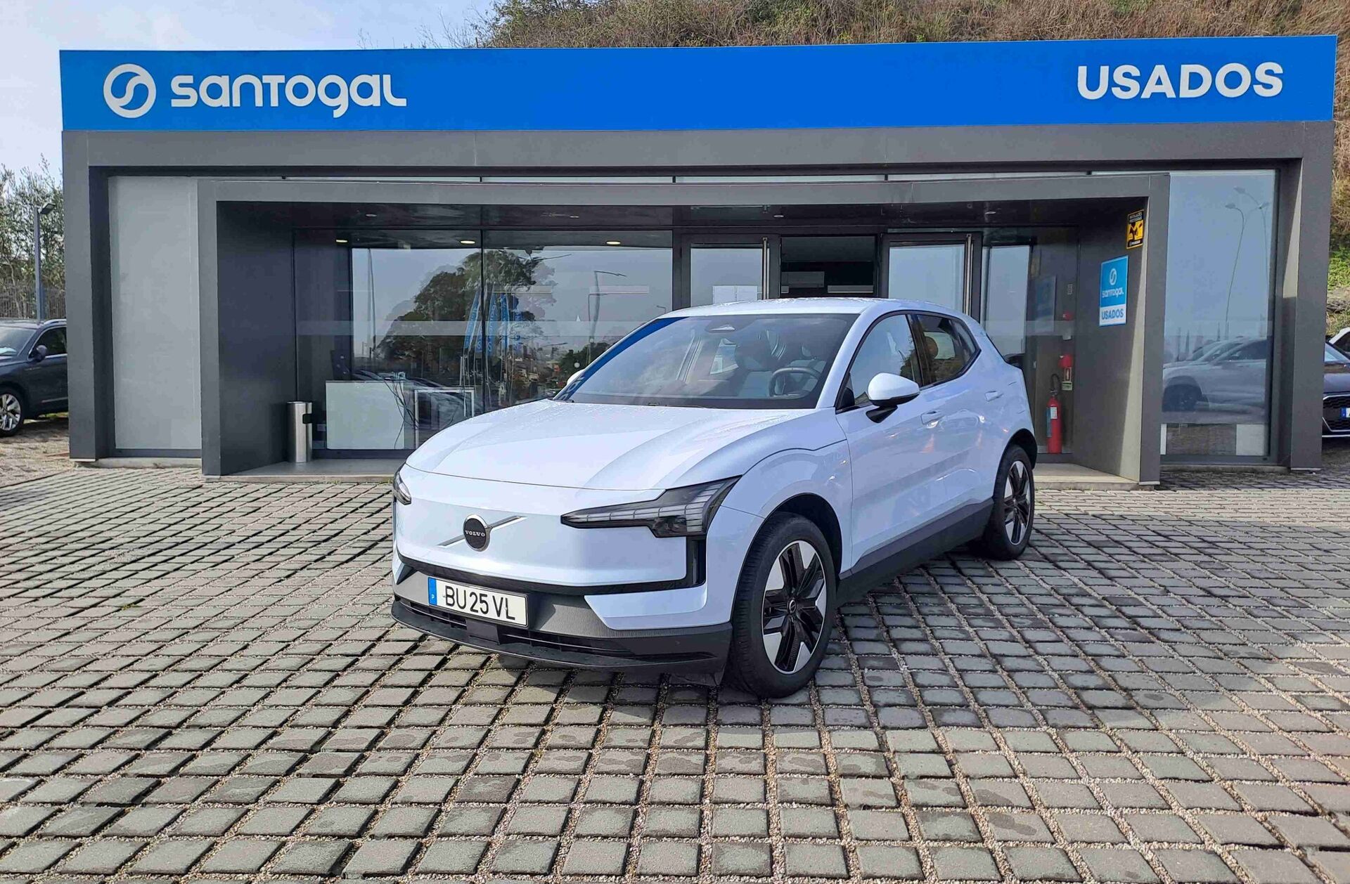 VOLVO EX30 69 kWh Single Motor Extended Range Core