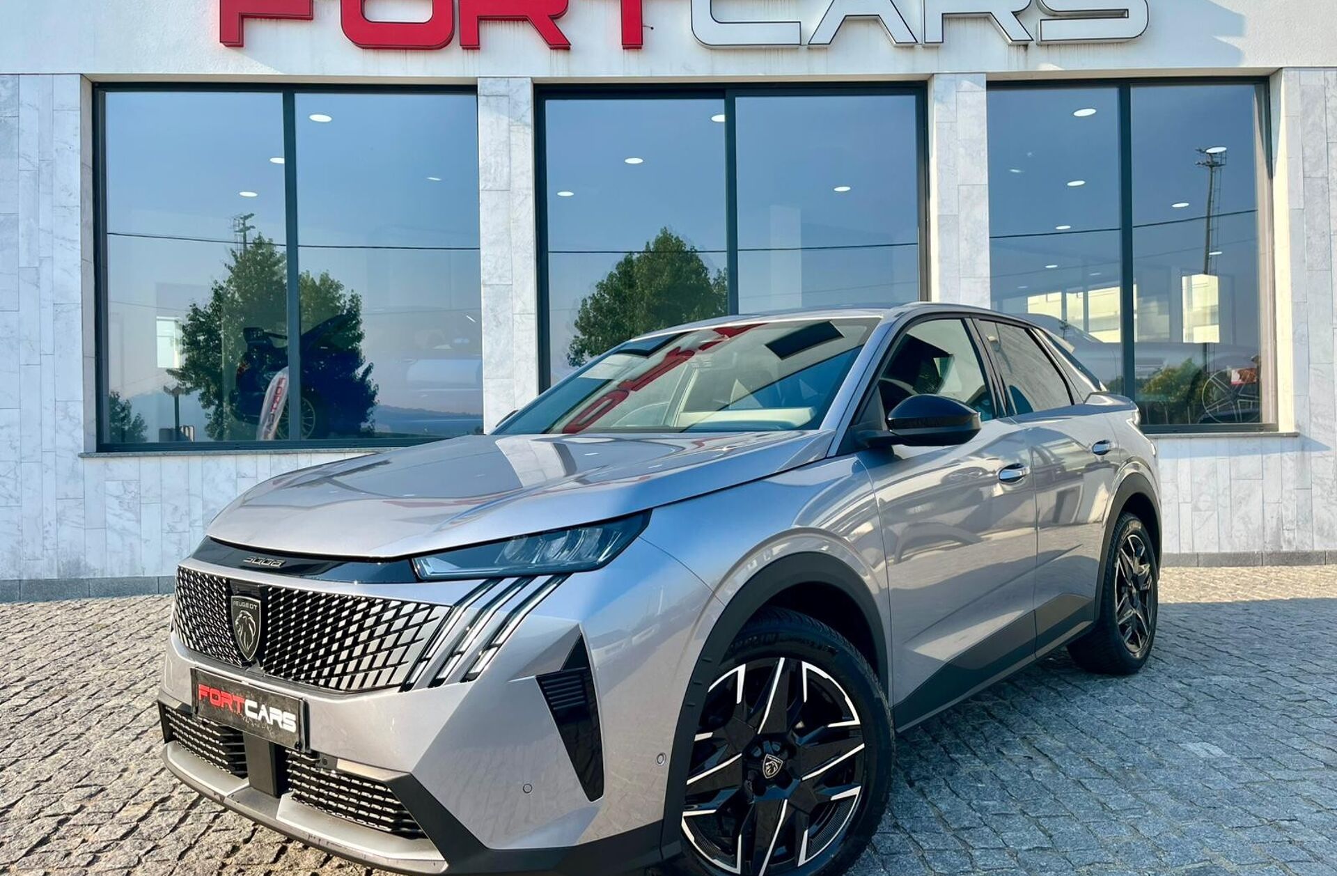 PEUGEOT 3008 1.2 Hybrid Allure e-DCS6