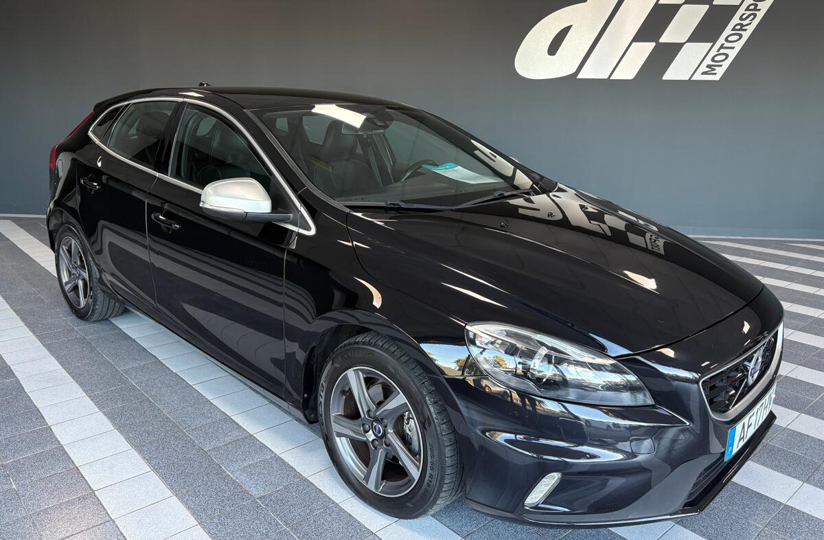 VOLVO V40 2.0 D2 R-Design Momentum