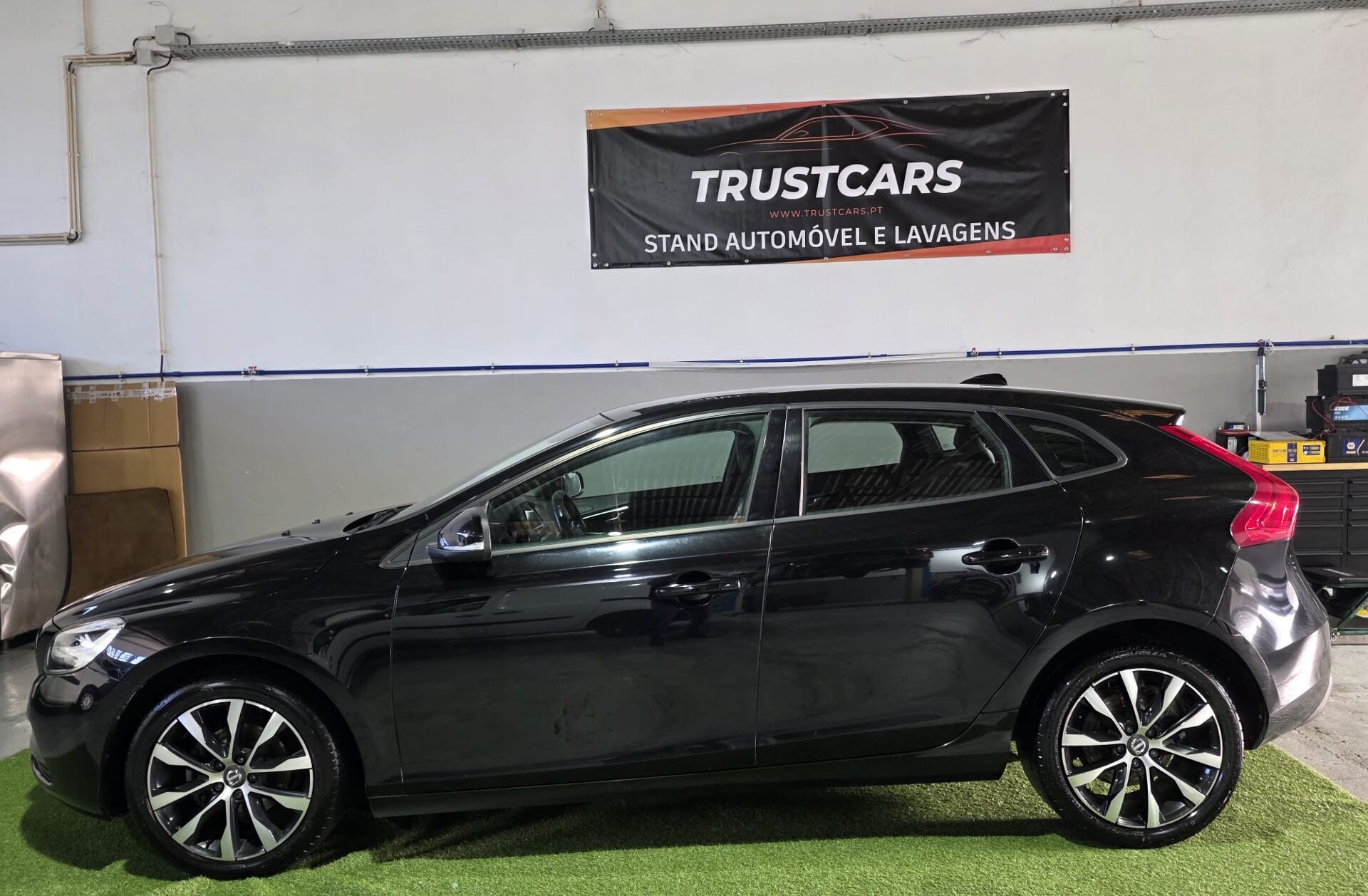 VOLVO V40 2.0 D2 Momentum