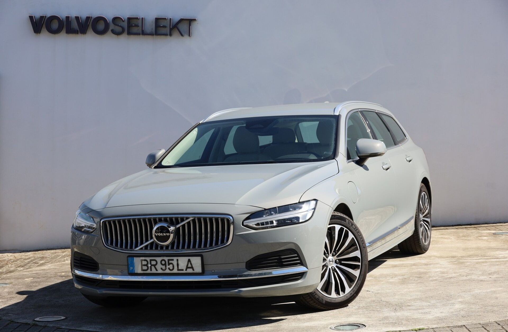 VOLVO V90 2.0 T6 PHEV Core AWD
