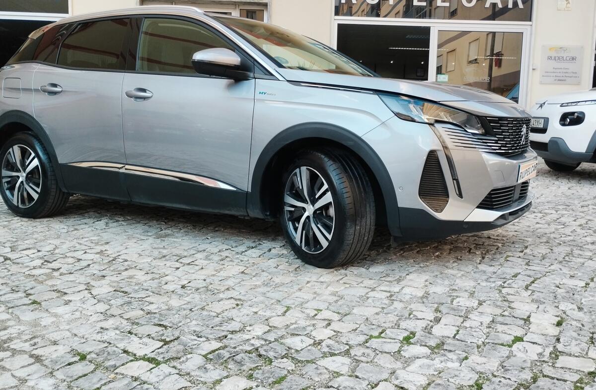 PEUGEOT 3008 1.6 Hybrid Allure e-EAT8