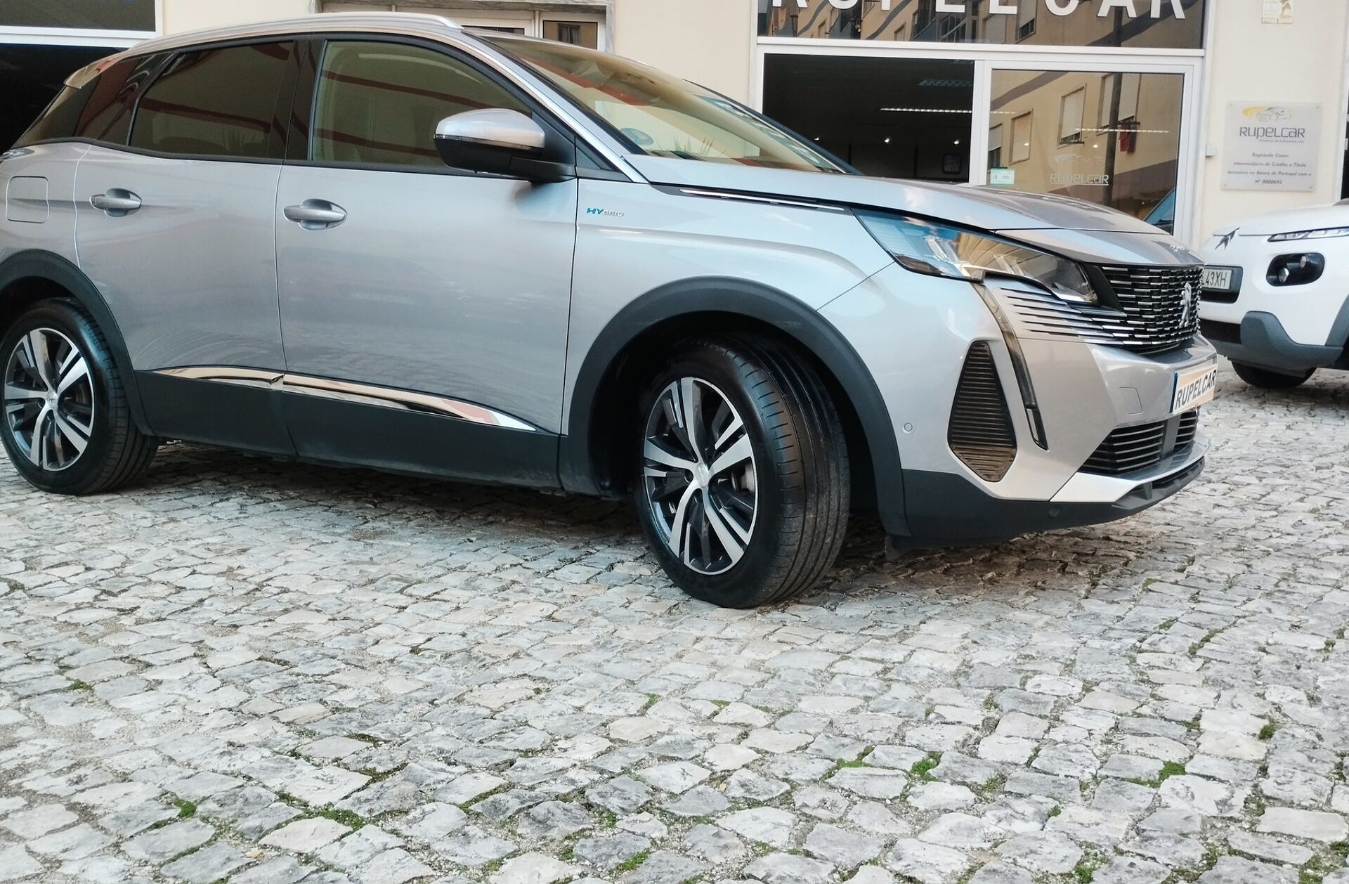 PEUGEOT 3008 1.6 Hybrid Allure e-EAT8