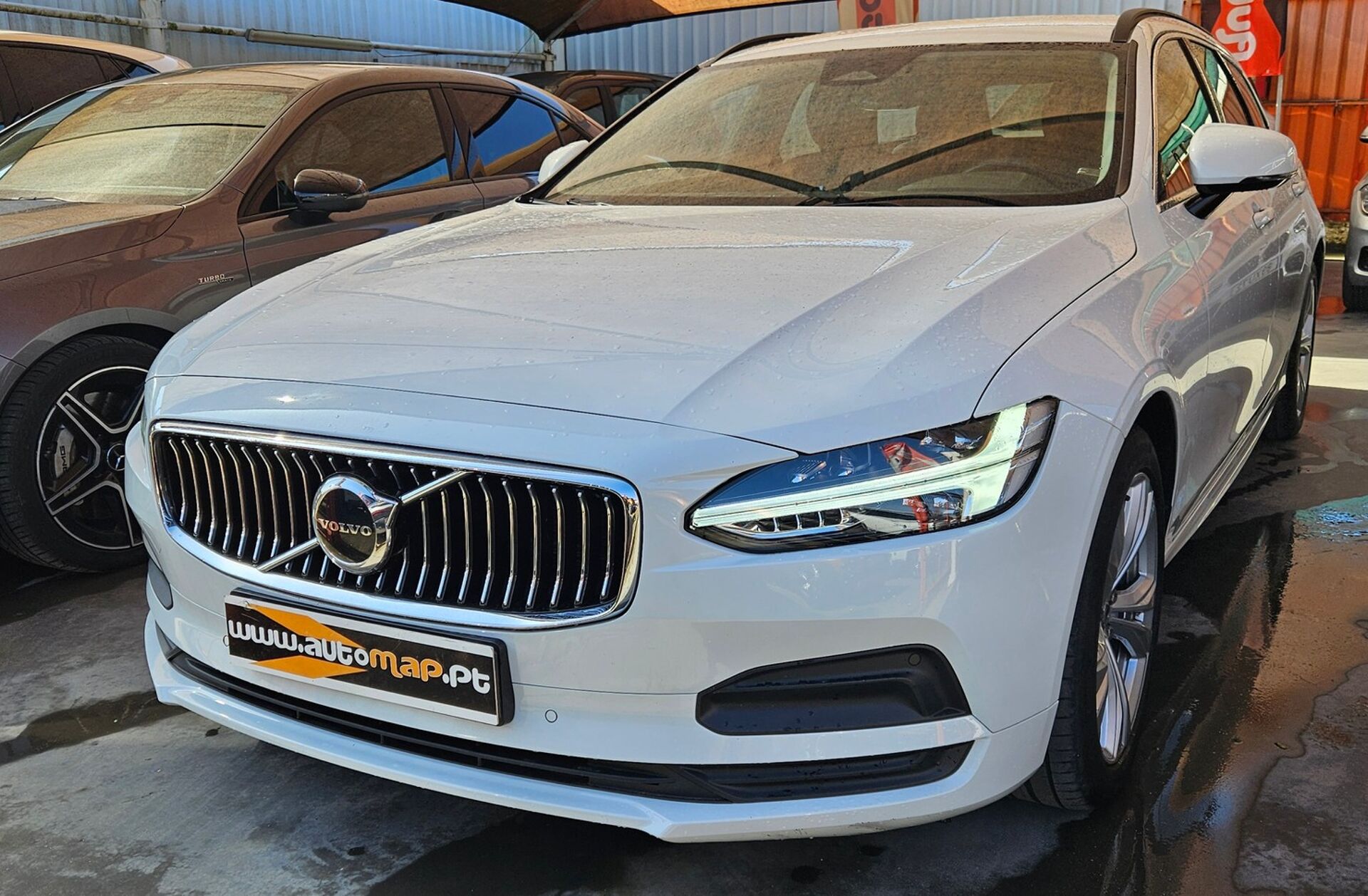 VOLVO V90 2.0 B4 Momentum Plus Geartronic
