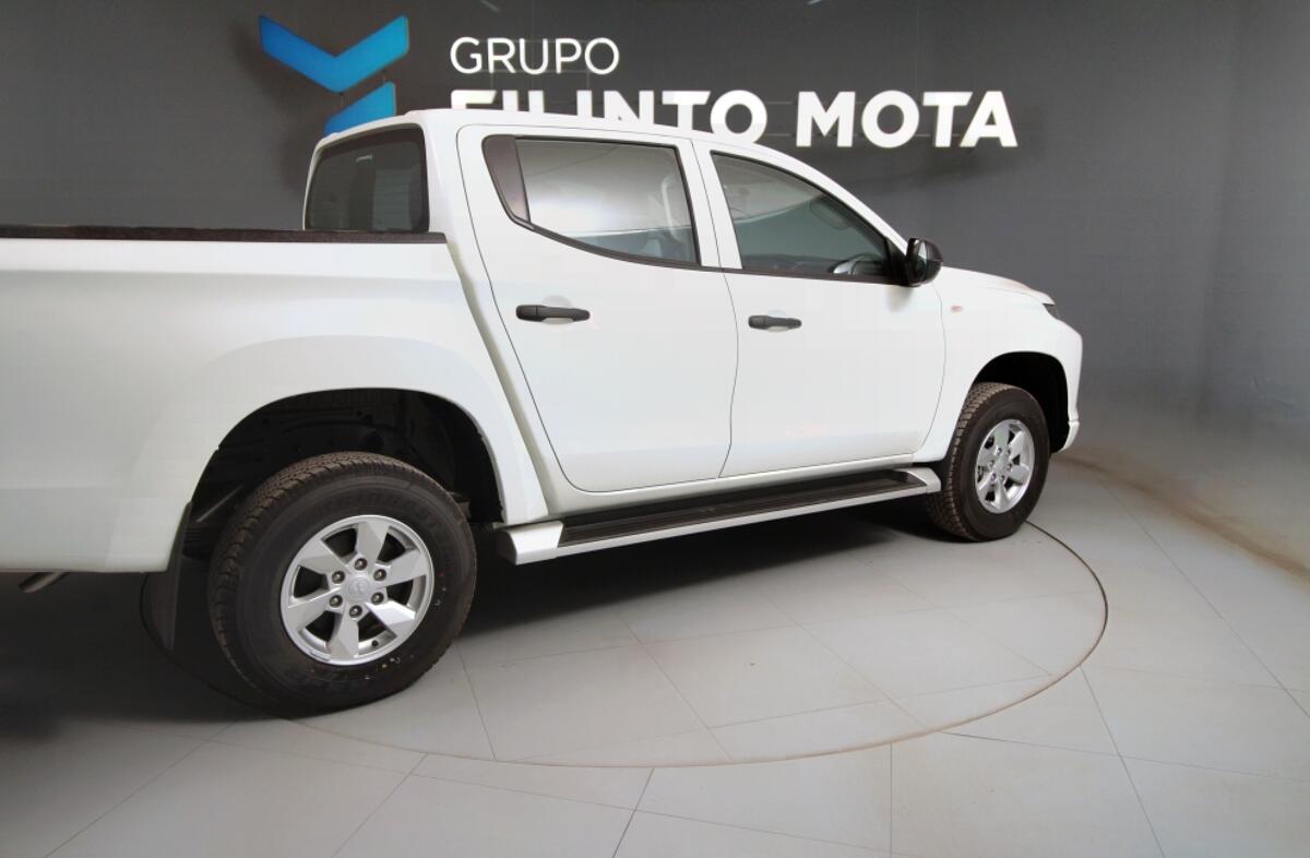 MITSUBISHI L 200 2.3 DI-D CD Invite 2WD