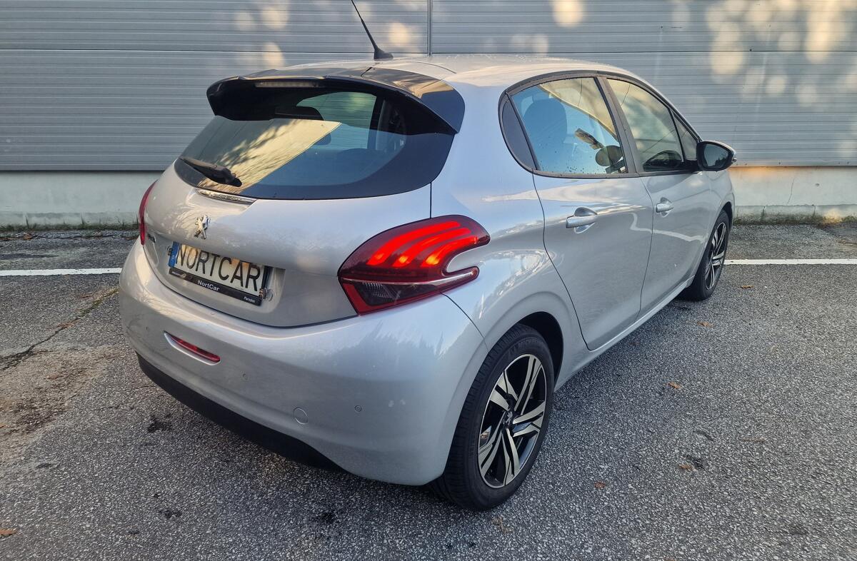 PEUGEOT 208 1.6 BlueHDi Active