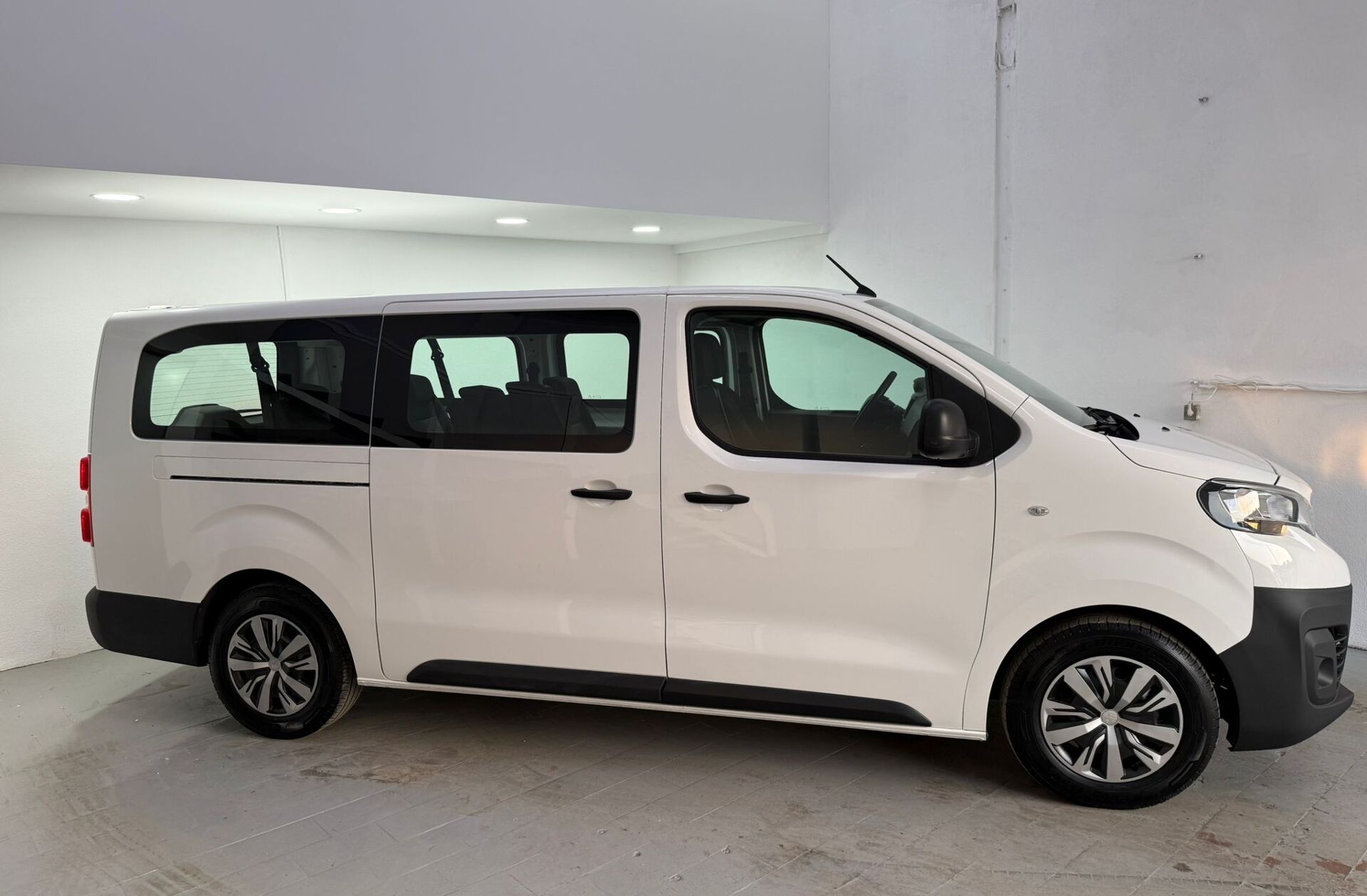 PEUGEOT Traveller 1.5 BlueHDi L3H1 Long