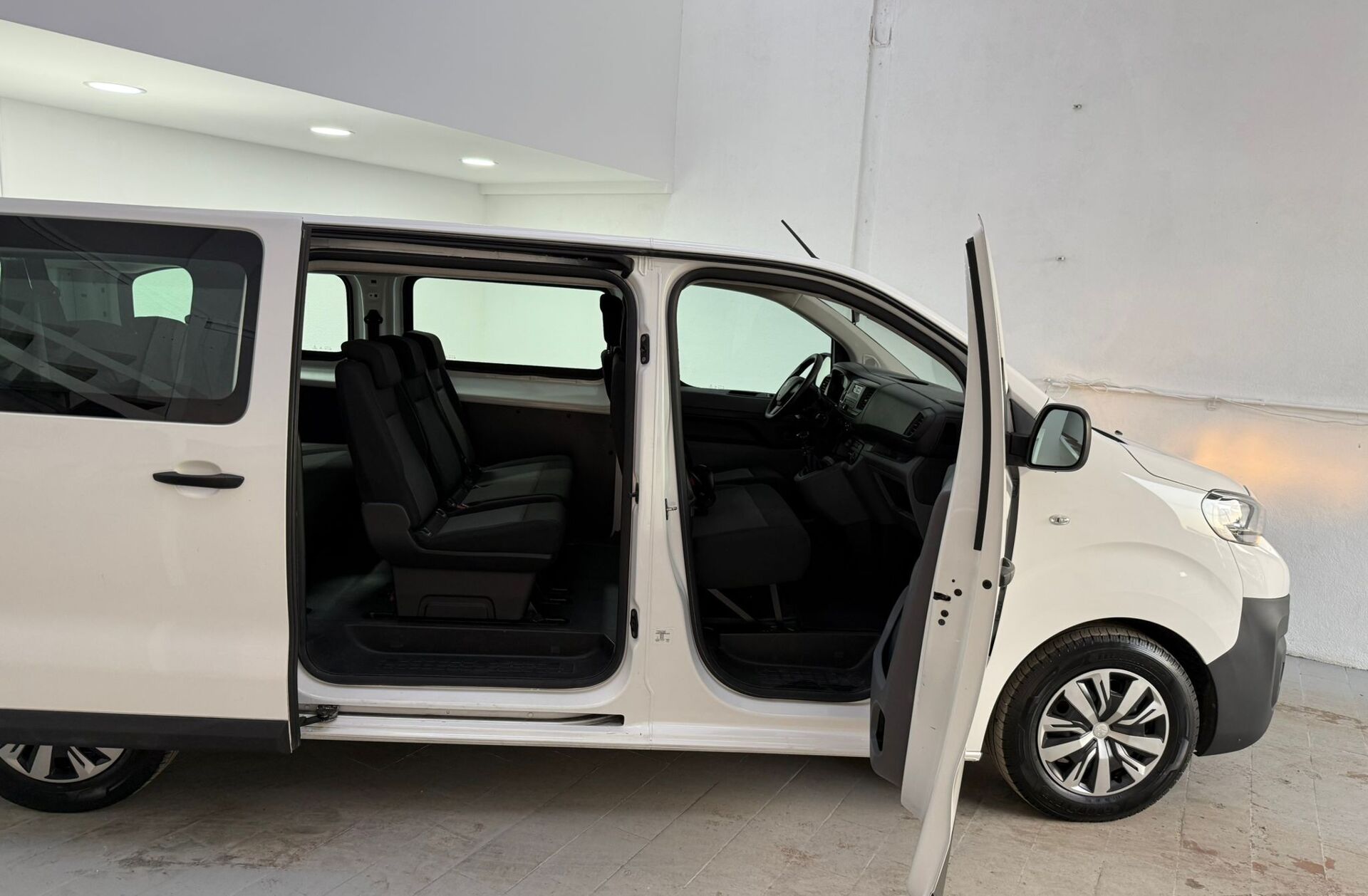 PEUGEOT Traveller 1.5 BlueHDi L3H1 Long