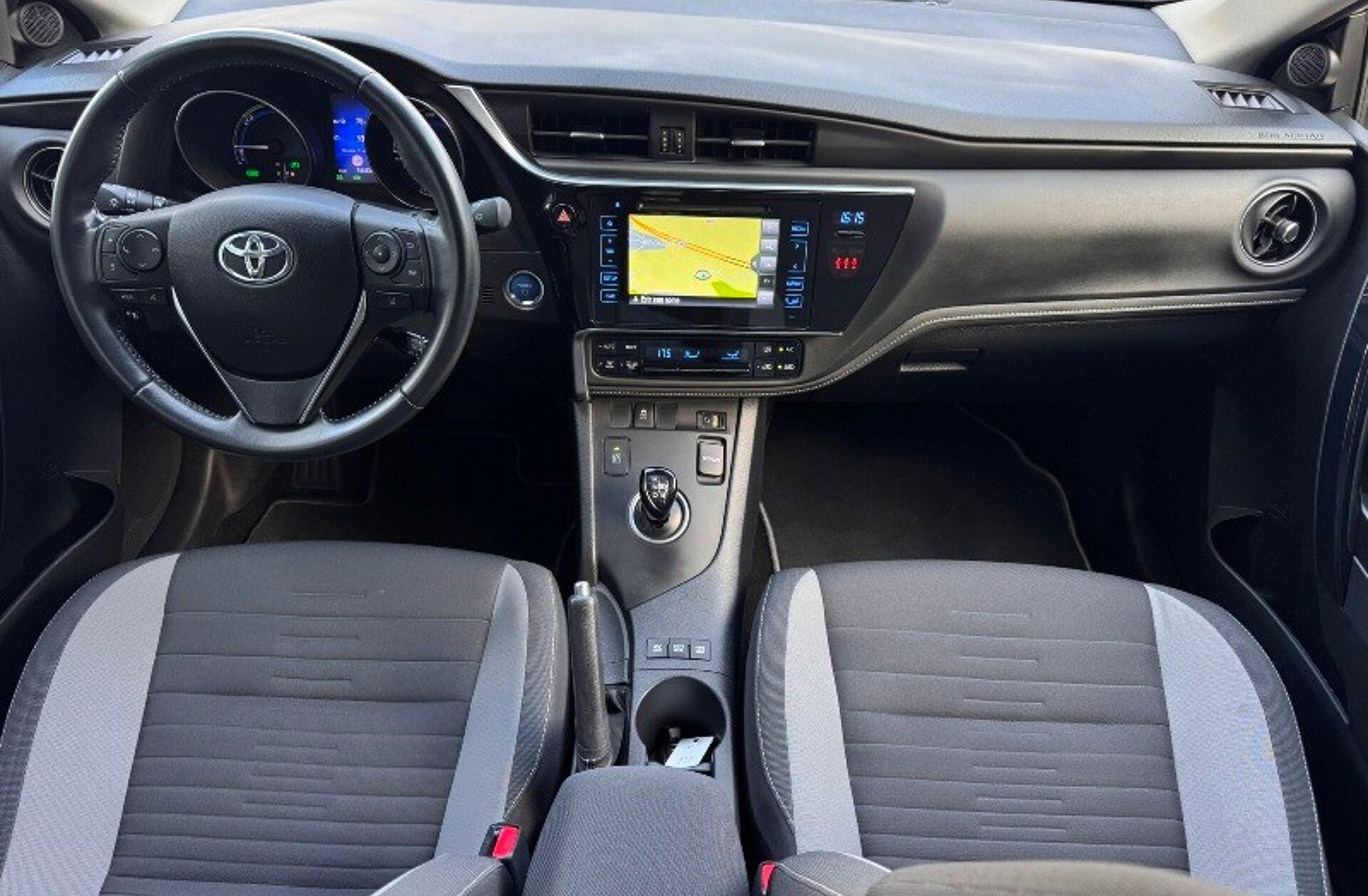 TOYOTA Auris 1.8 HSD Comfort