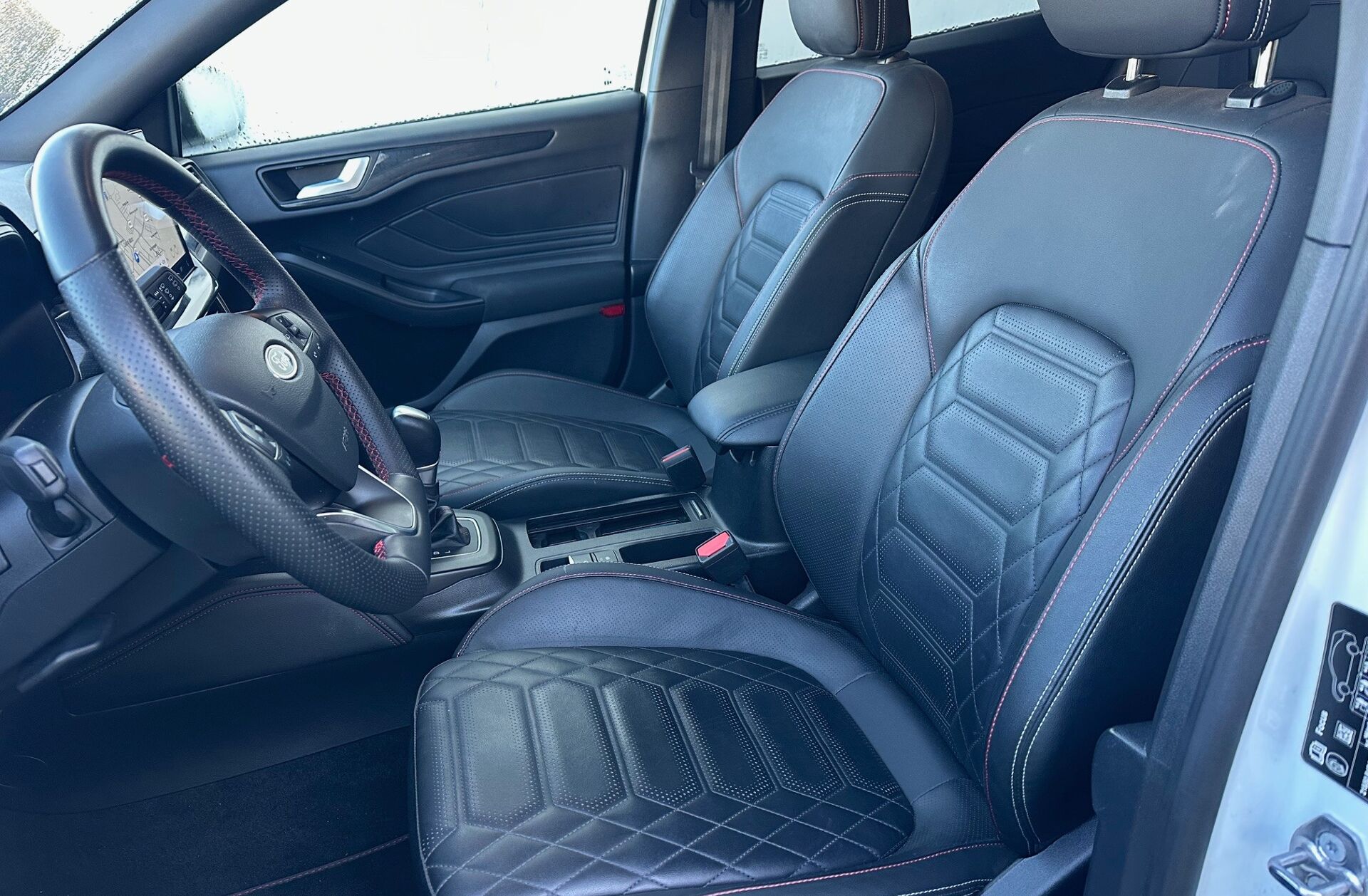 FORD Focus 1.0 EcoBoost MHEV ST-Line X Aut.