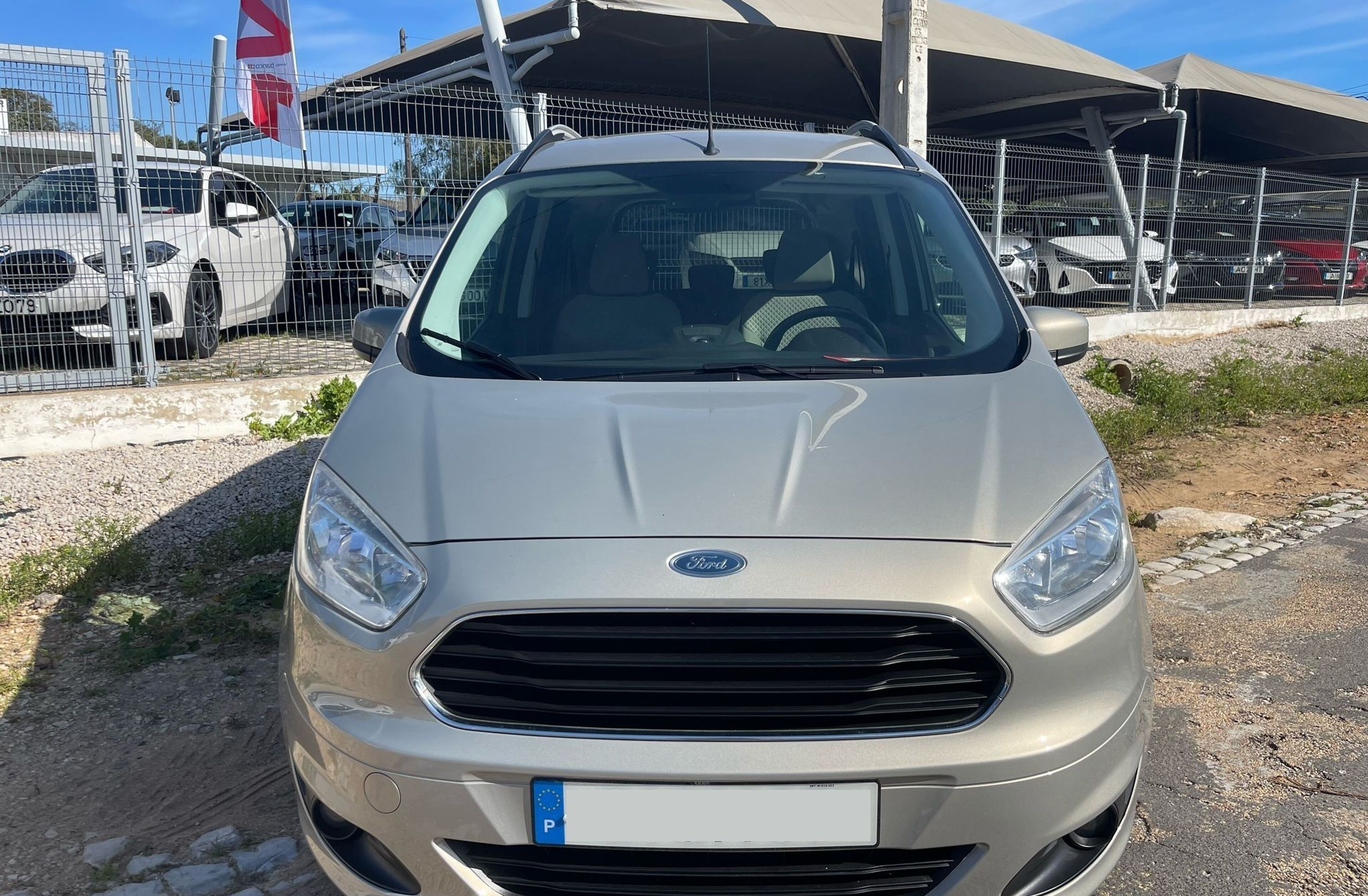 FORD Courier 1.0 EcoBoost Titanium