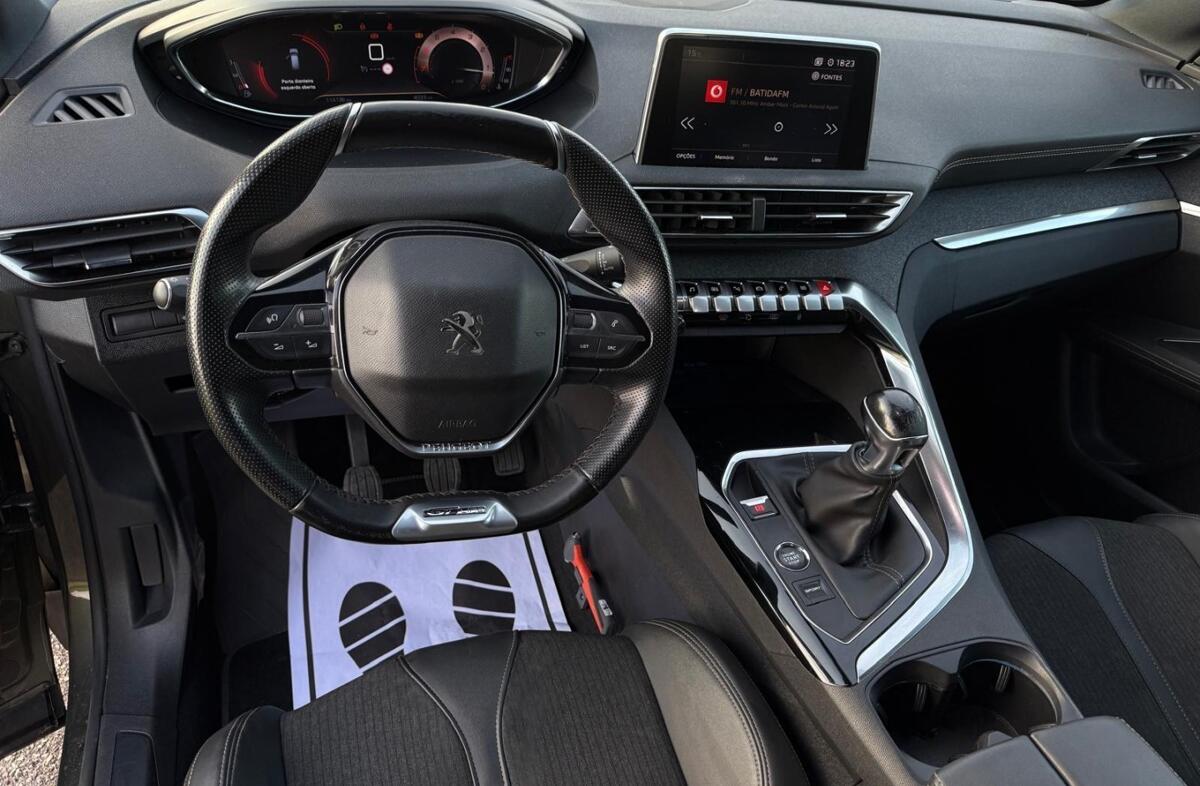 PEUGEOT 3008 1.2 PureTech GT Line