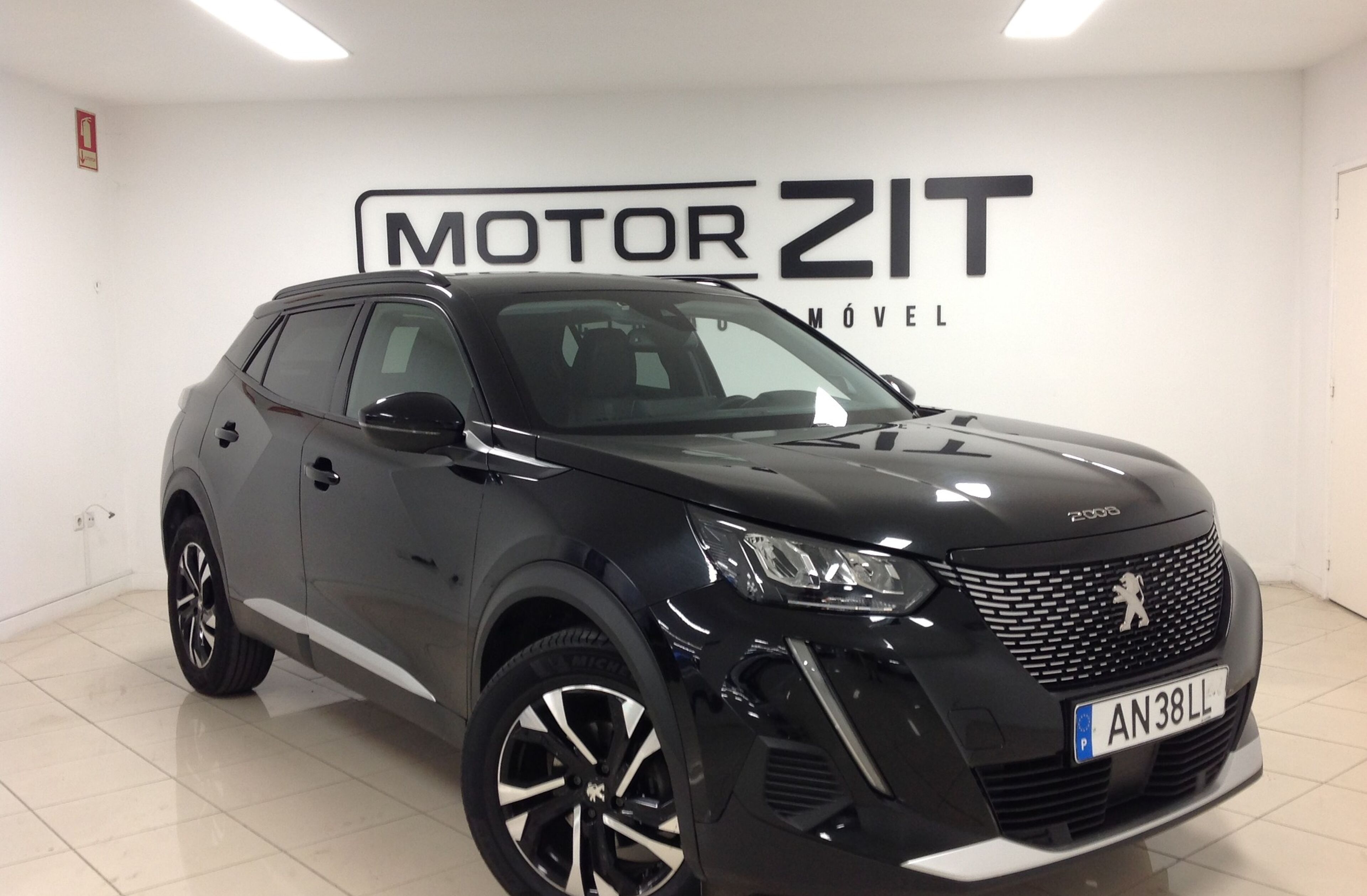 PEUGEOT 2008 1.2 PureTech Allure