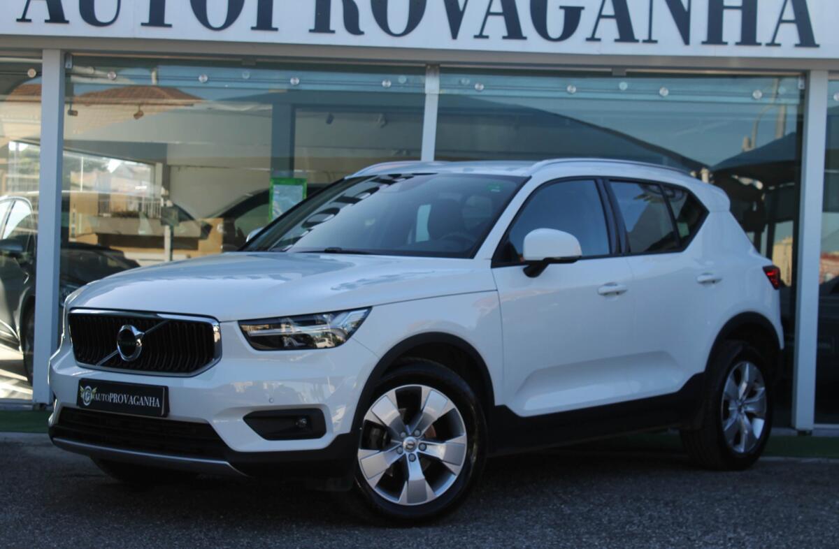 VOLVO XC40 1.5 T2 Momentum Core