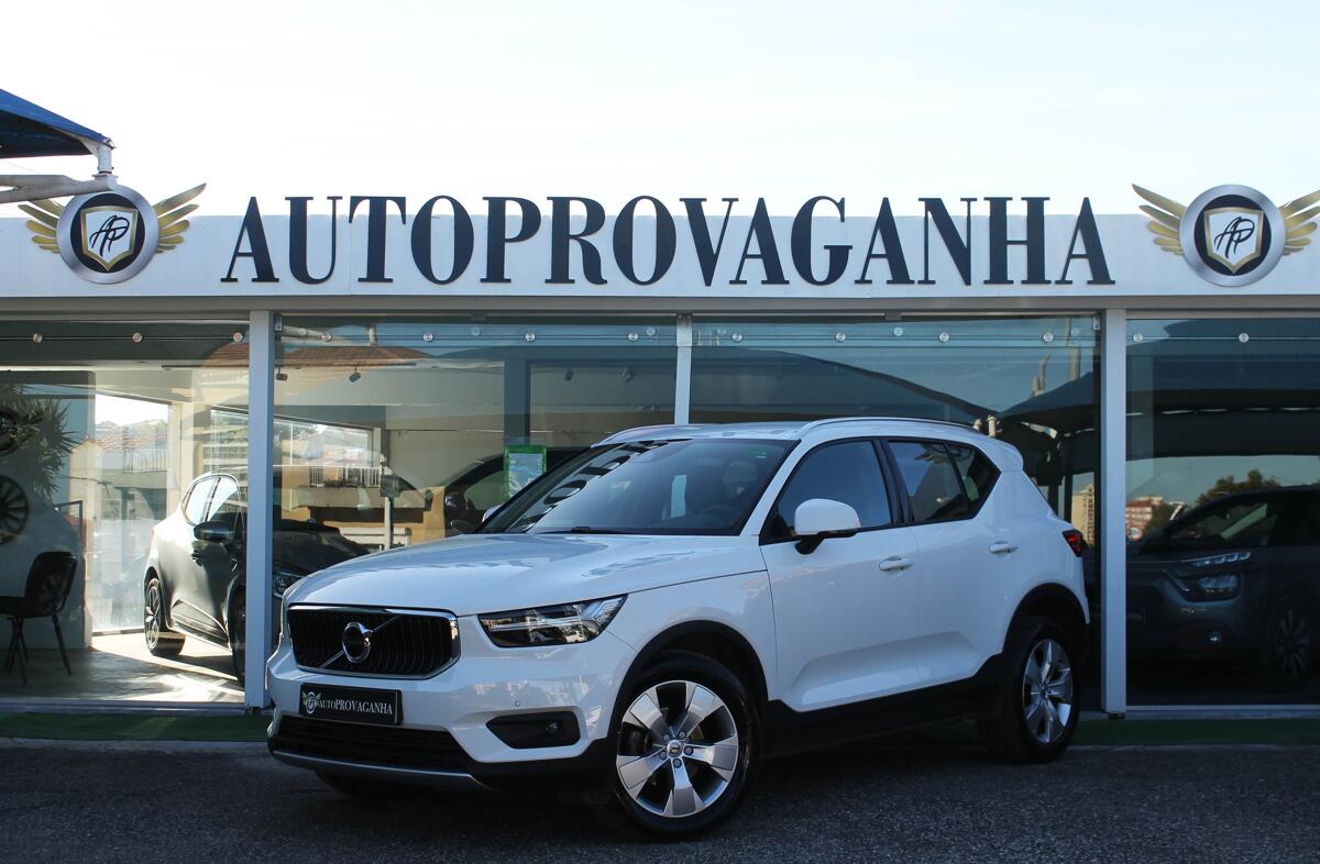 VOLVO XC40 1.5 T2 Momentum Core