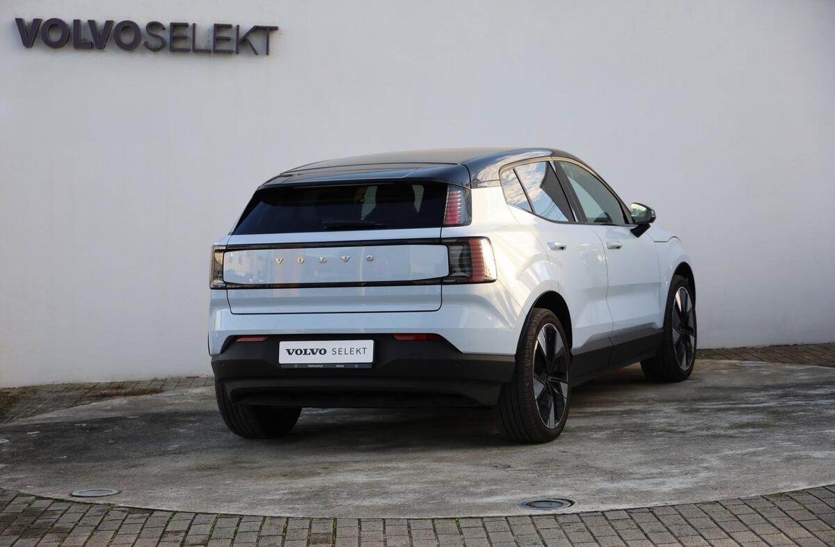 VOLVO EX30 69 kWh Twin Motor Plus