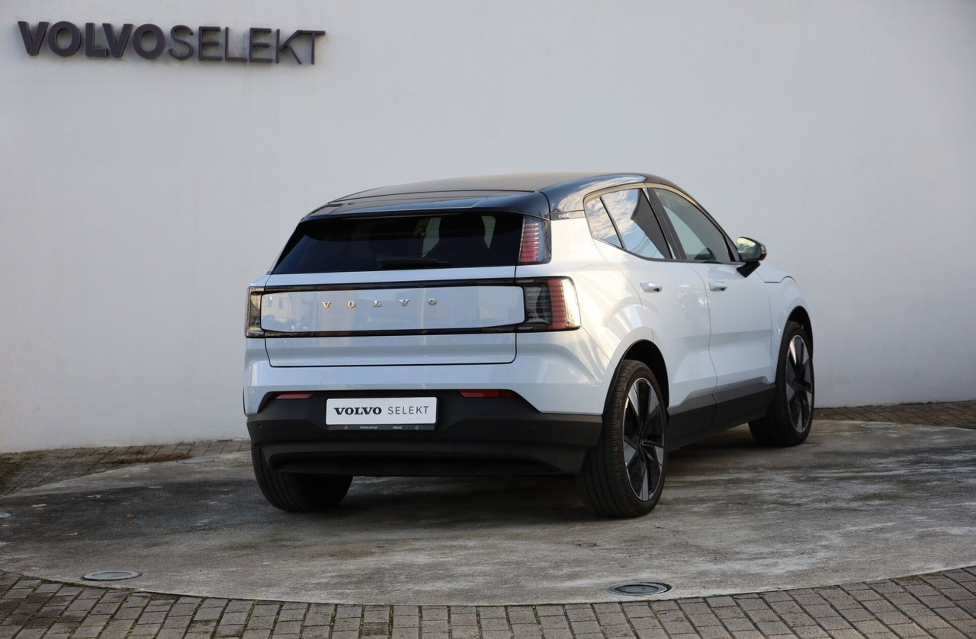 VOLVO EX30 69 kWh Twin Motor Plus