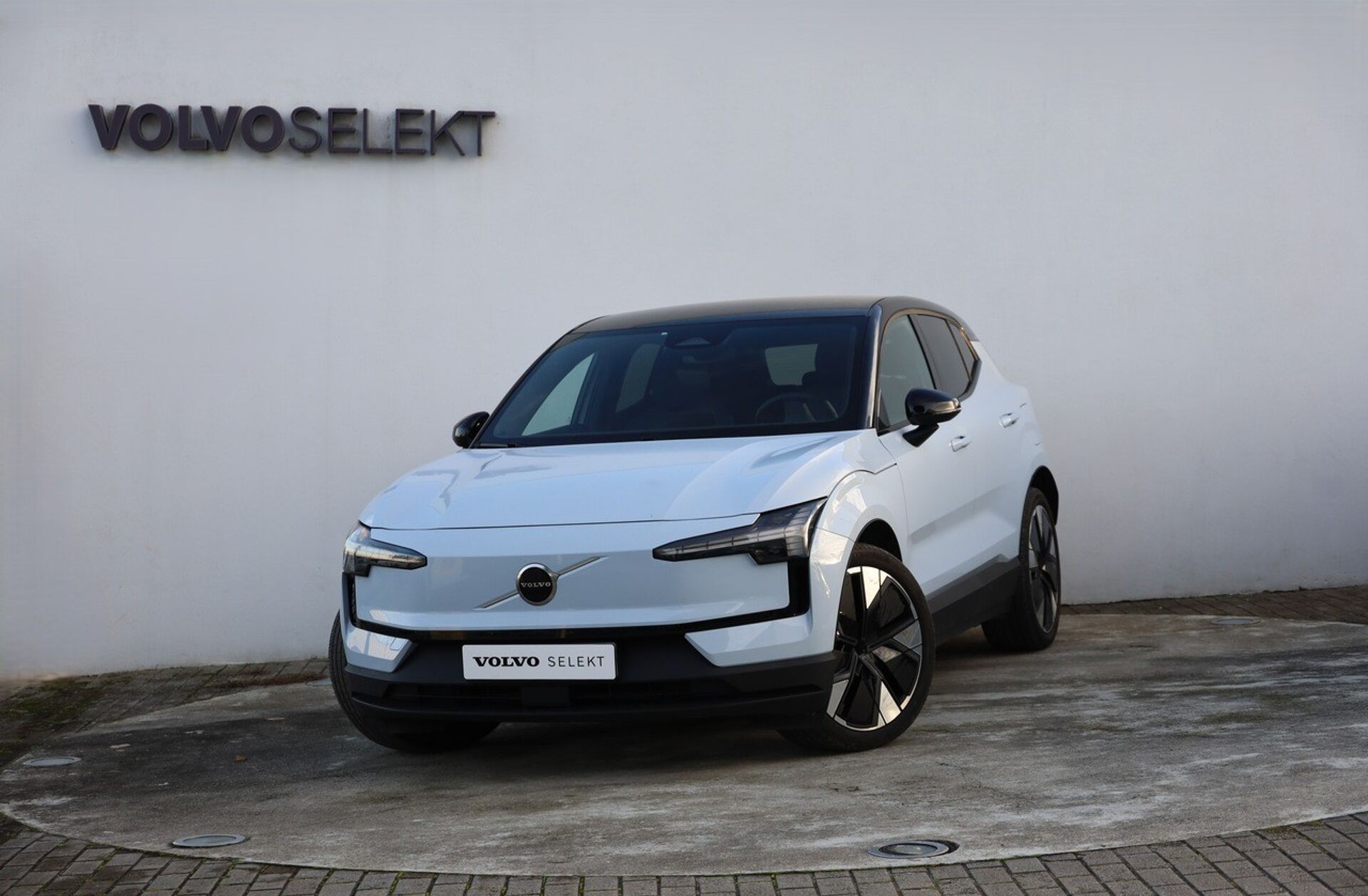 VOLVO EX30 69 kWh Twin Motor Plus