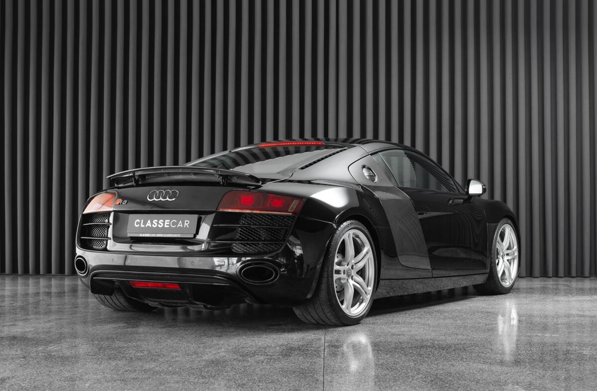 AUDI R8 4.2 FSi V8 quattro R-tronic