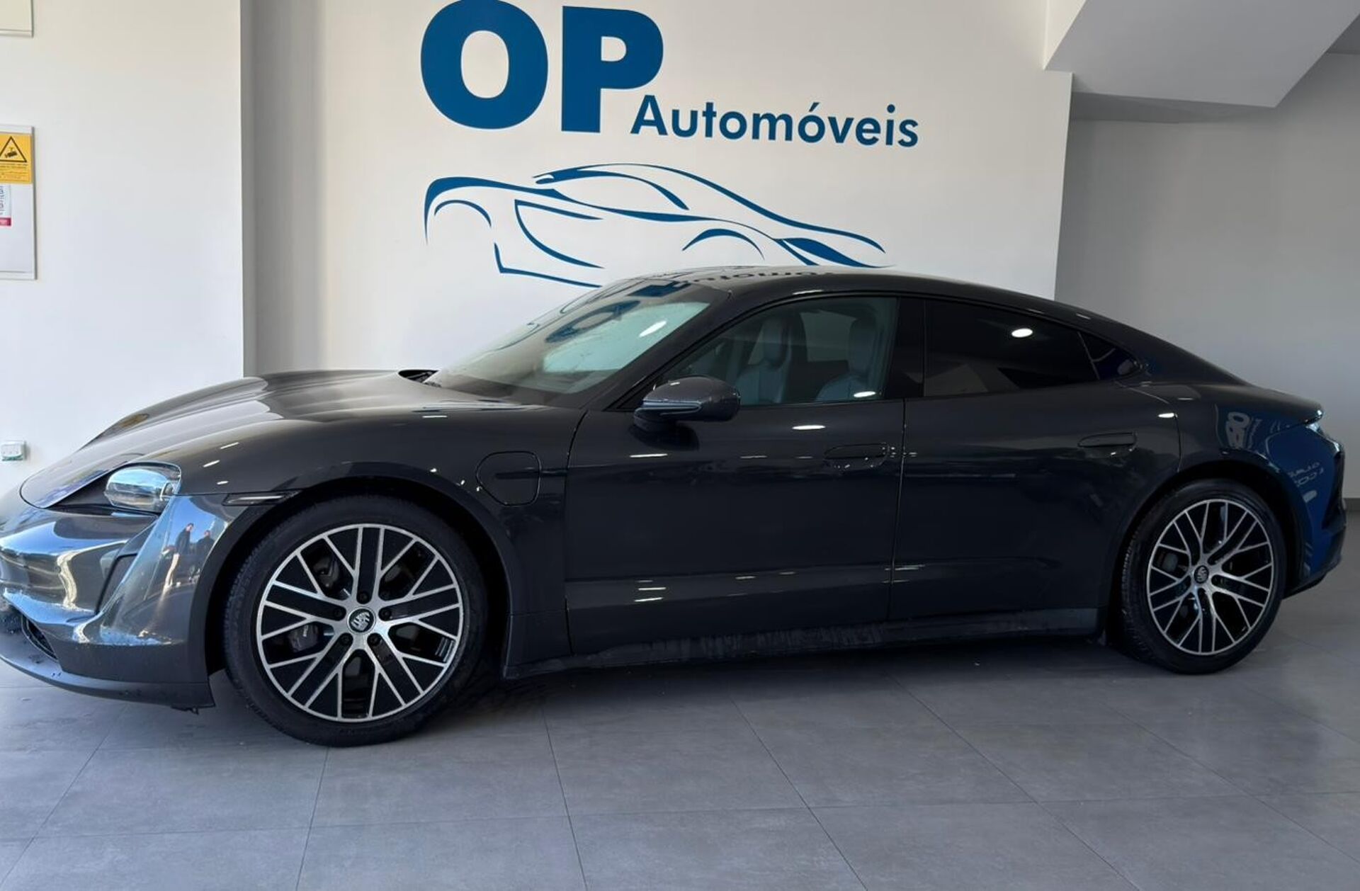 PORSCHE Taycan Taycan