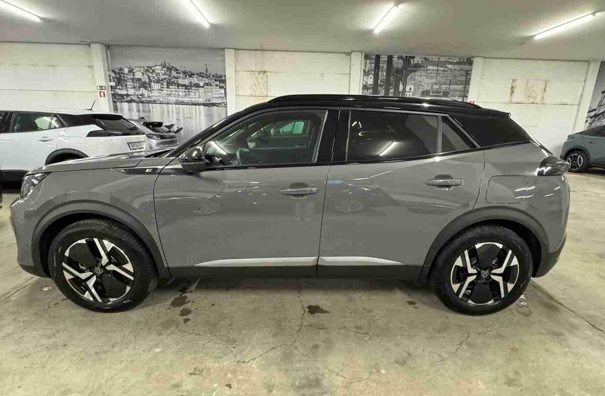 PEUGEOT 2008 e- 54 kWh GT