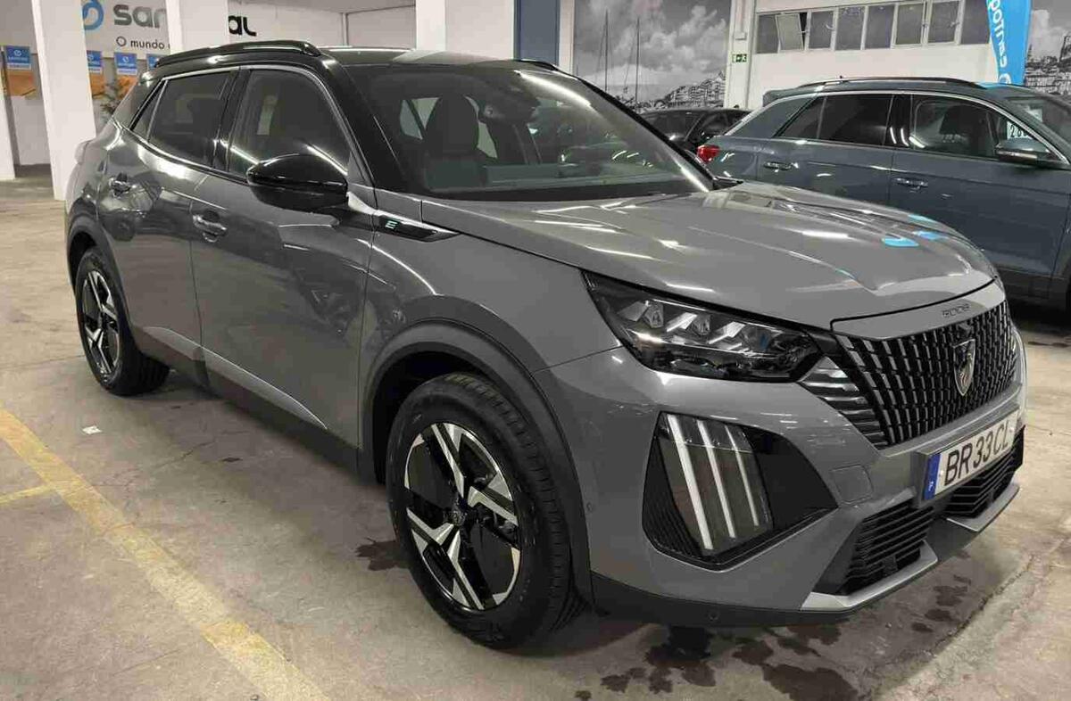 PEUGEOT 2008 e- 54 kWh GT