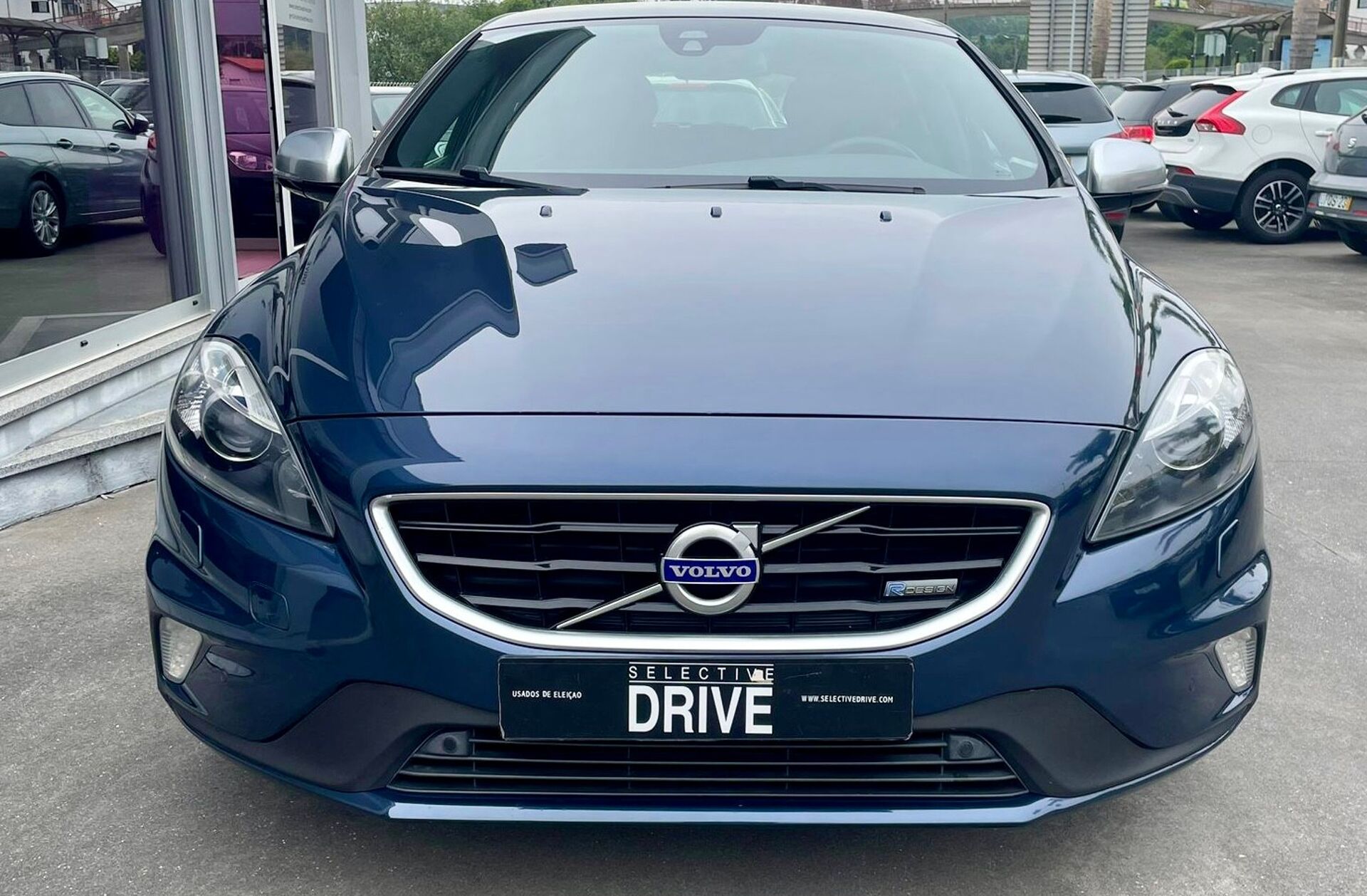 VOLVO V40 1.6 D2 R-Design Summum